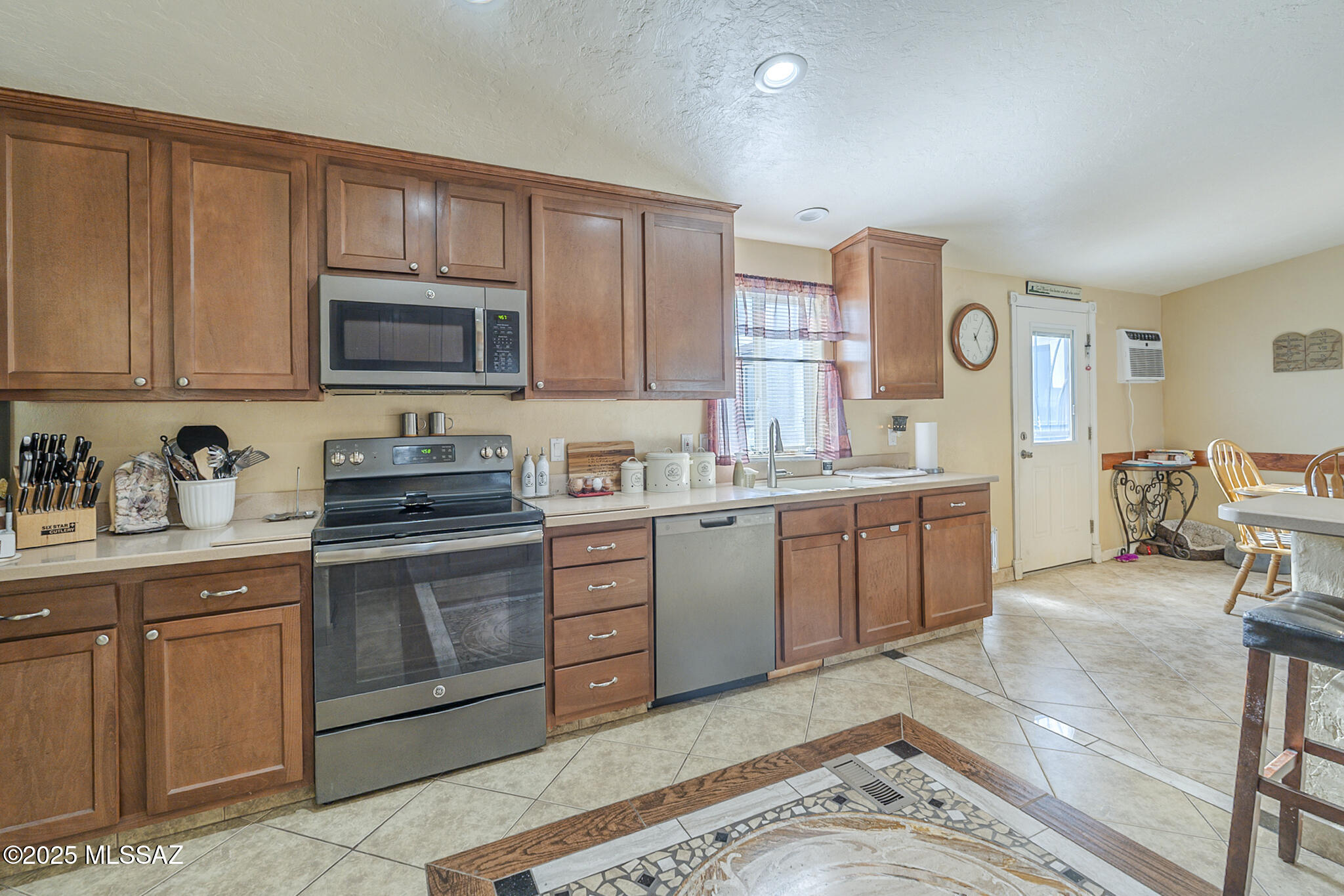 Sahuarita, Arizona, 85629, United States, 6 Bedrooms Bedrooms, ,3 BathroomsBathrooms,Residential,For Sale,1919745