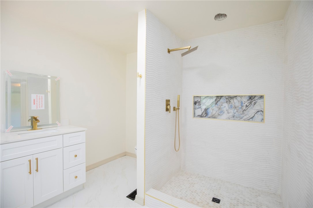 Siloam Springs, Arkansas, 72761, United States, 6 Bedrooms Bedrooms, ,4 BathroomsBathrooms,Residential,For Sale,1906870
