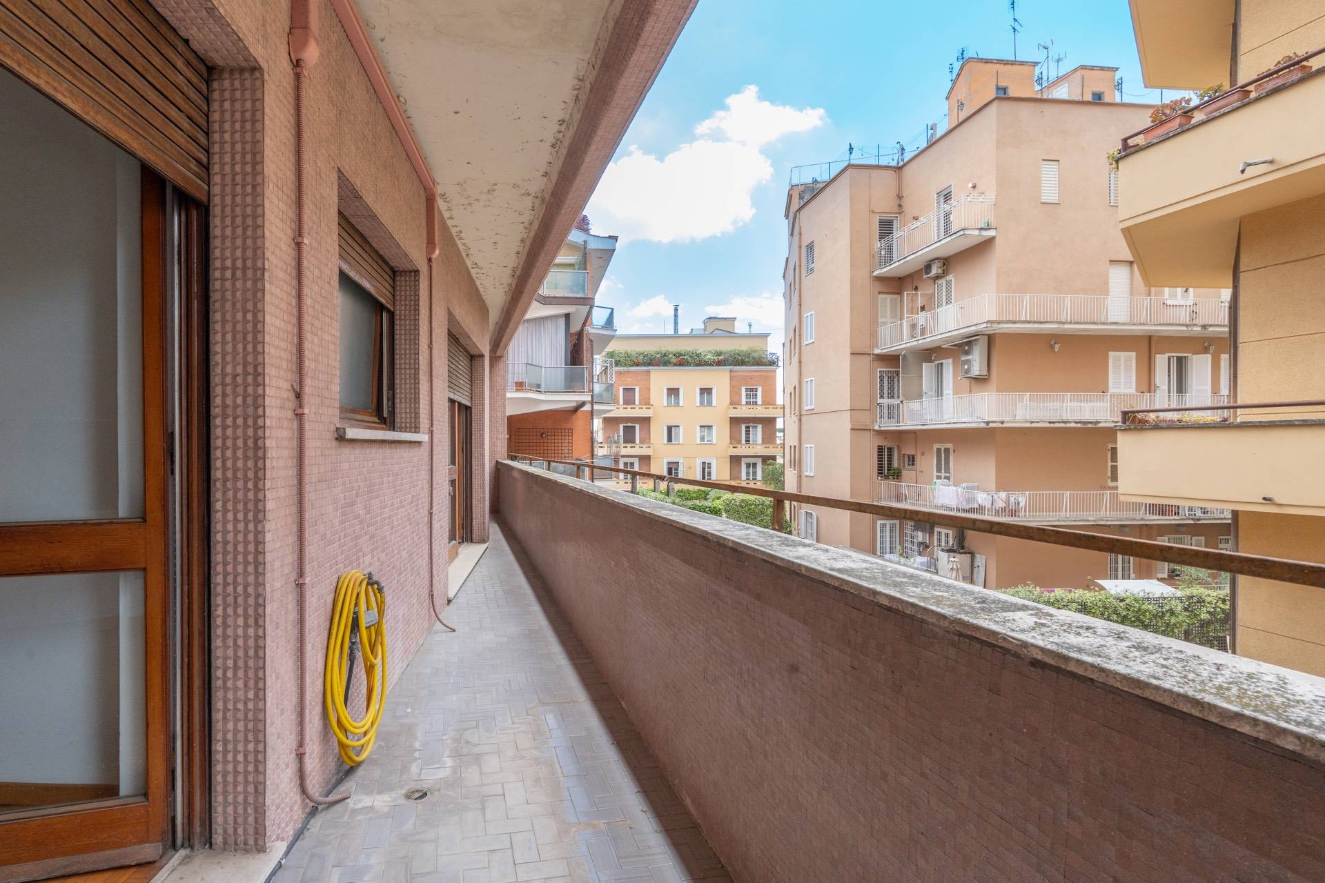 Roma, Roma, 00100, IT, 4 Bedrooms Bedrooms, ,2 BathroomsBathrooms,Residential,For Sale,1836935