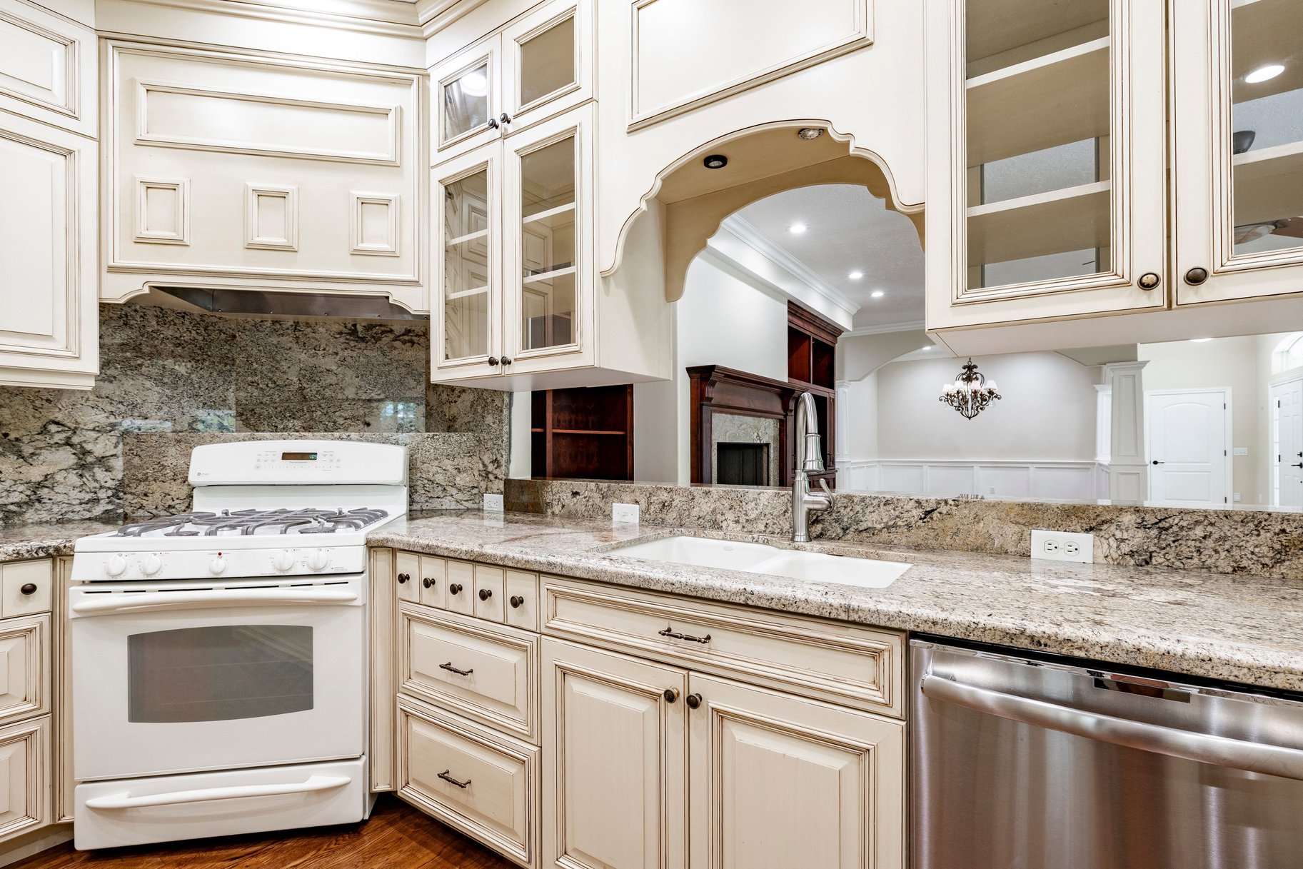  Private Gated Cottonwood Heights Retreat With Seasonal Stream & Mountain views - 物件實景