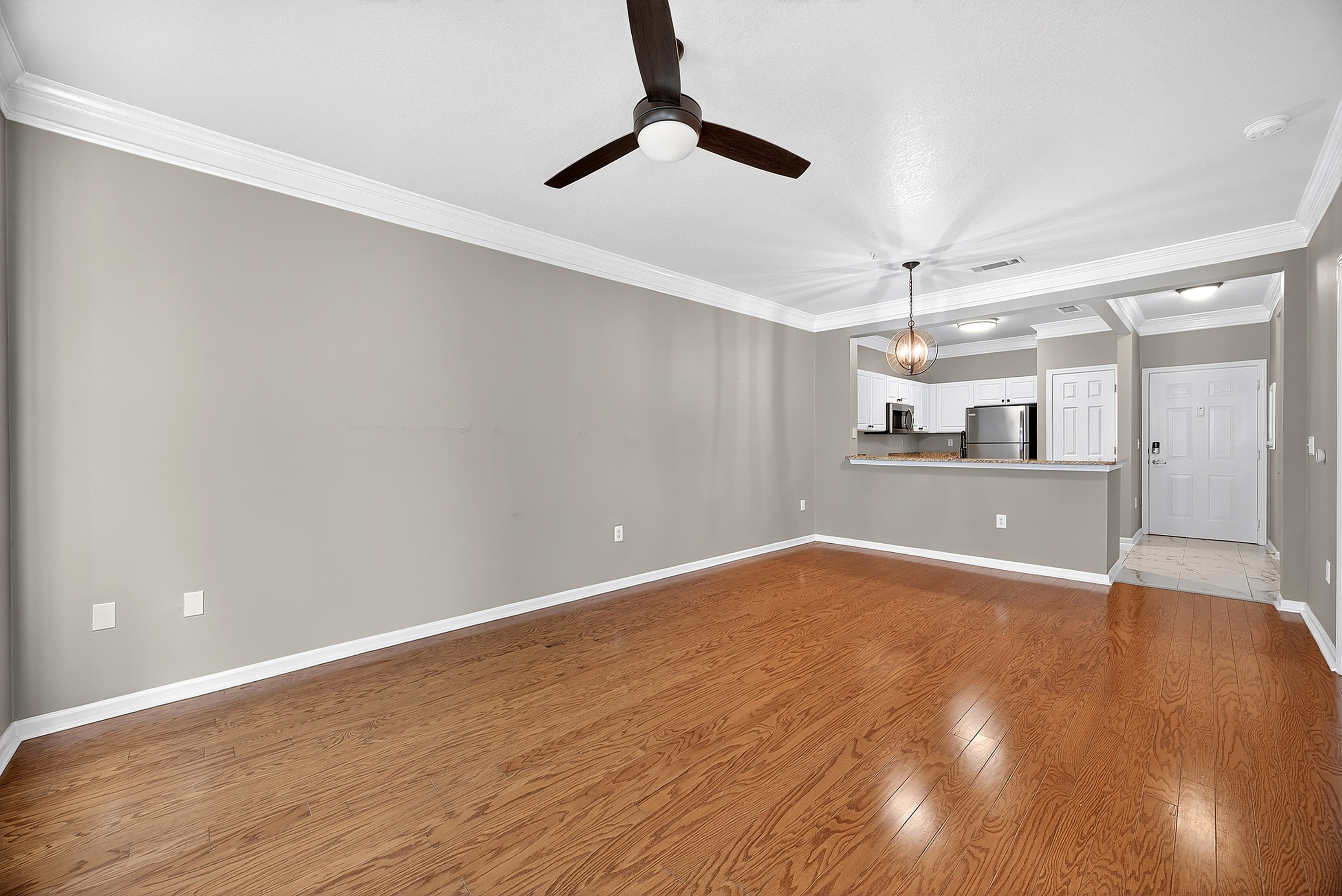  Updated Luxury Living in Madison Square - 物件實景