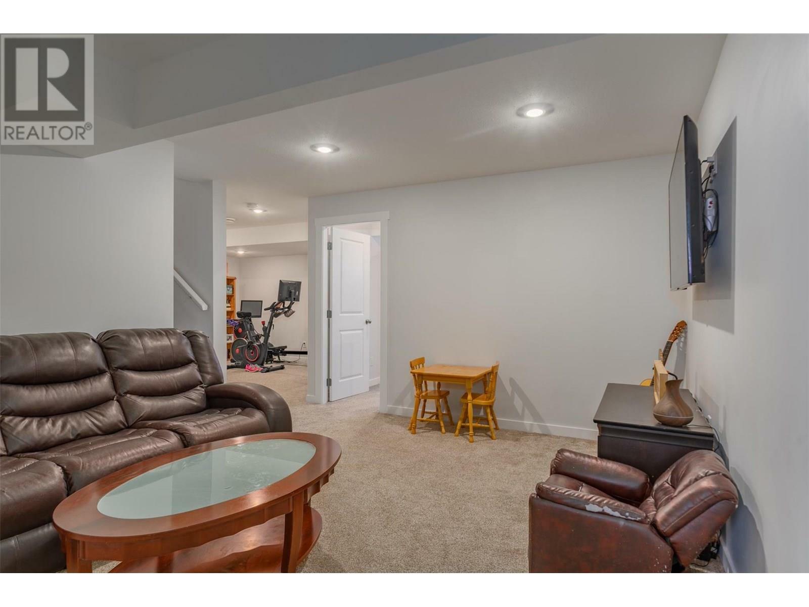 CASTLEGAR, British Columbia, V1N 4X8, CA, 6 Bedrooms Bedrooms, ,3 BathroomsBathrooms,Residential,For Sale,1883021
