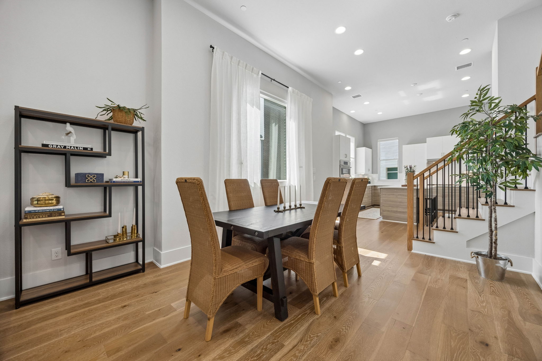  381 E. Greenbriar Lane #1001 - 物件實景