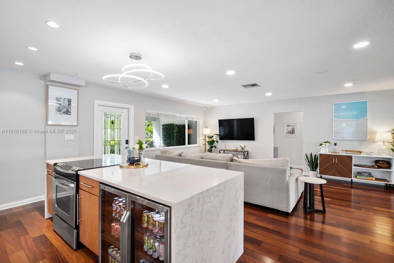 Wilton Manors, Florida, 33334, United States, 2 Bedrooms Bedrooms, ,2 BathroomsBathrooms,Residential,For Sale,1846984