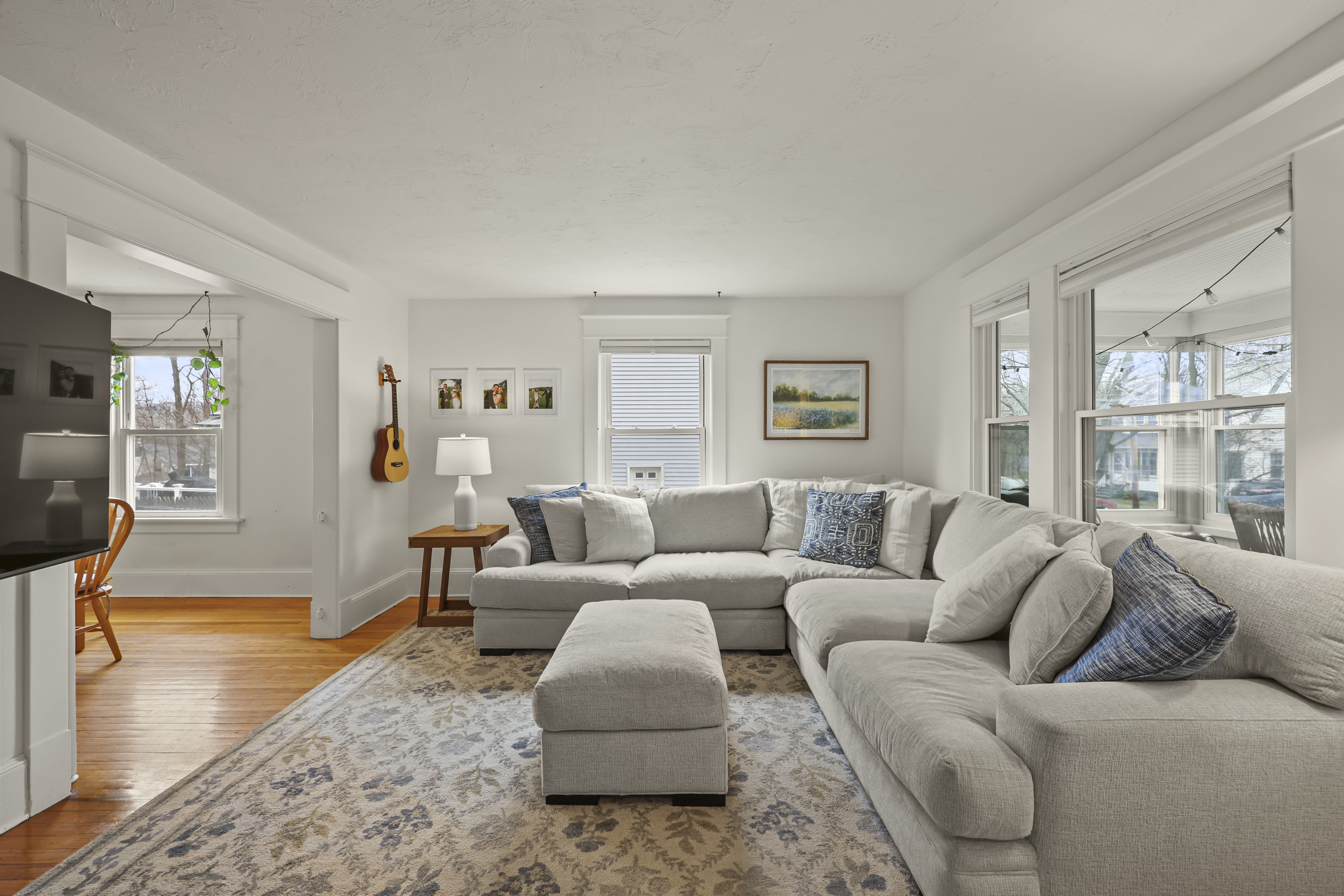  Sunlit, Well-Kept Home with Easy Flow and Quiet Setting - 物件實景