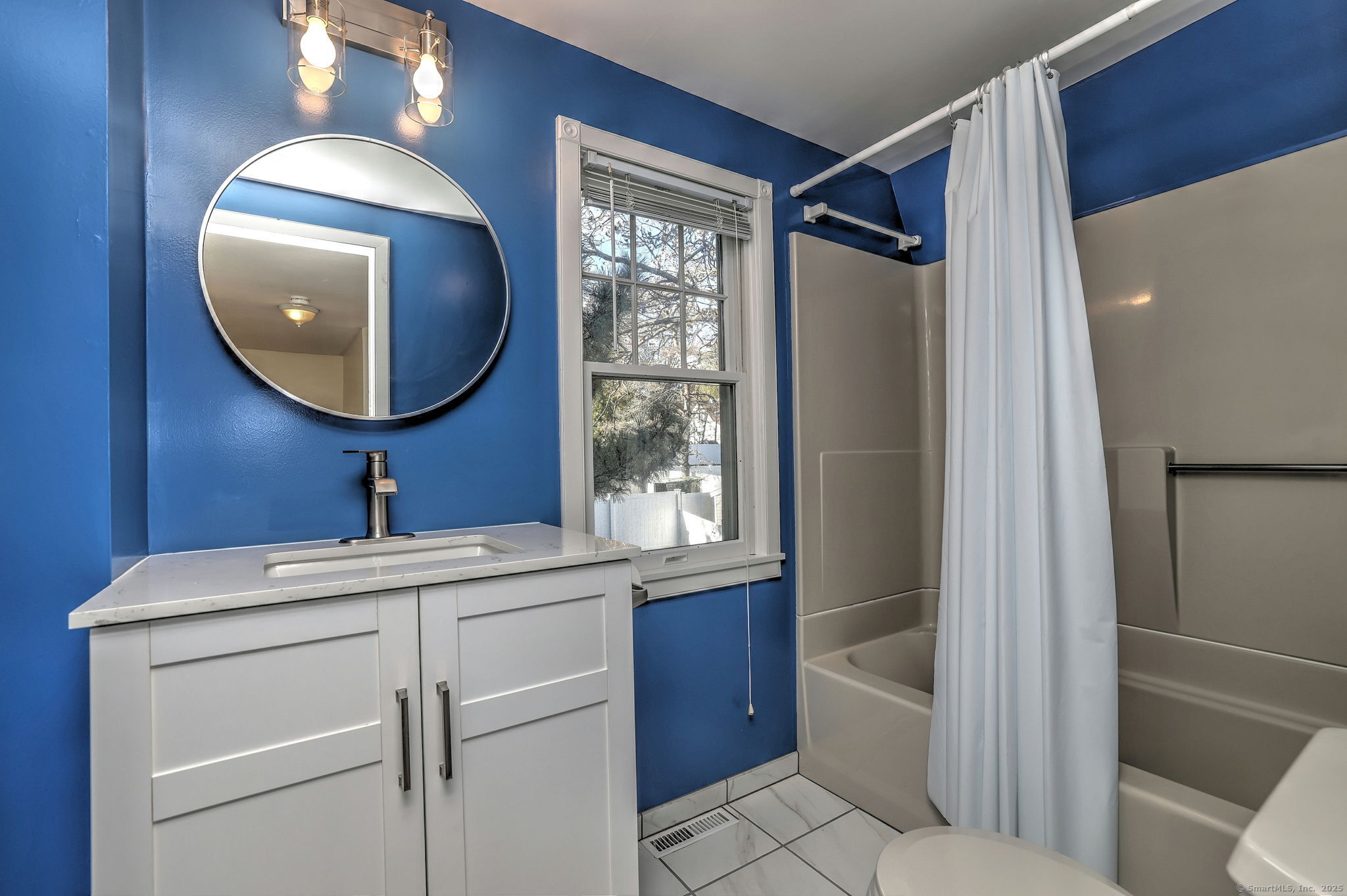 Milford, Connecticut, 06460, United States, 2 Bedrooms Bedrooms, ,2 BathroomsBathrooms,Residential,For Sale,1987873