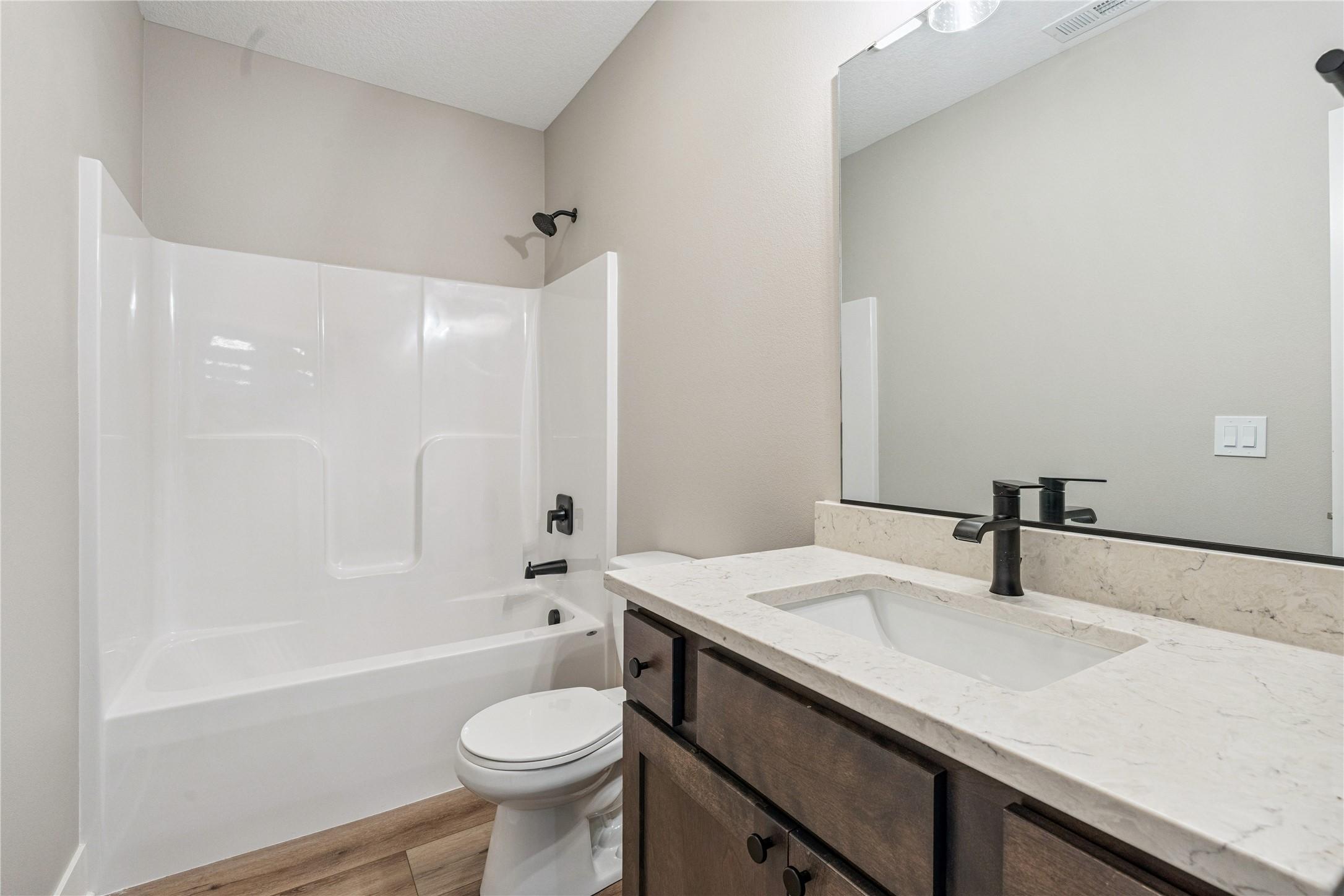 Urbandale, Iowa, 50323, United States, 5 Bedrooms Bedrooms, ,4 BathroomsBathrooms,Residential,For Sale,2005616