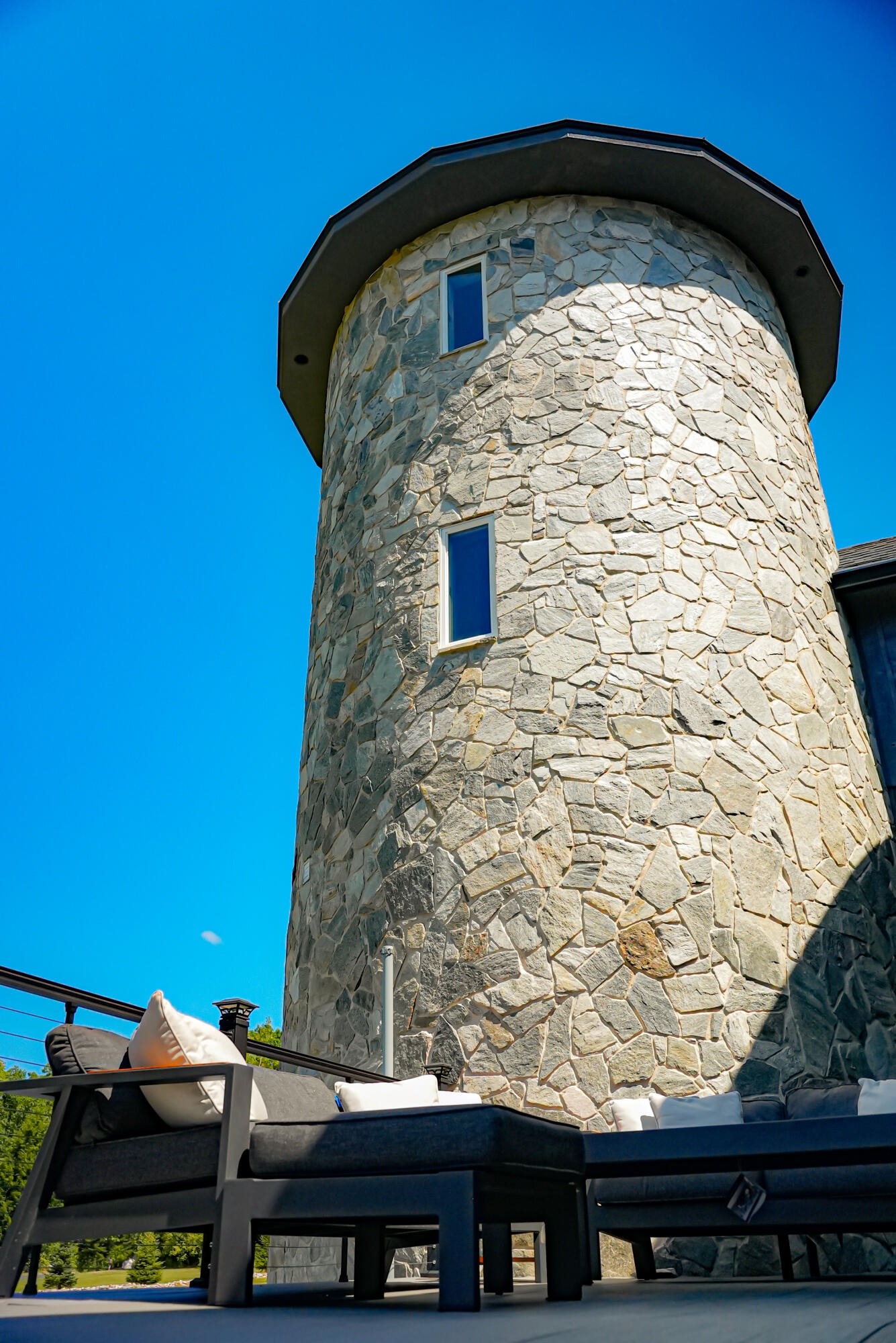 Falmouth, Maine, 04105, United States, 3 Bedrooms Bedrooms, ,4 BathroomsBathrooms,Residential,For Sale,1975511