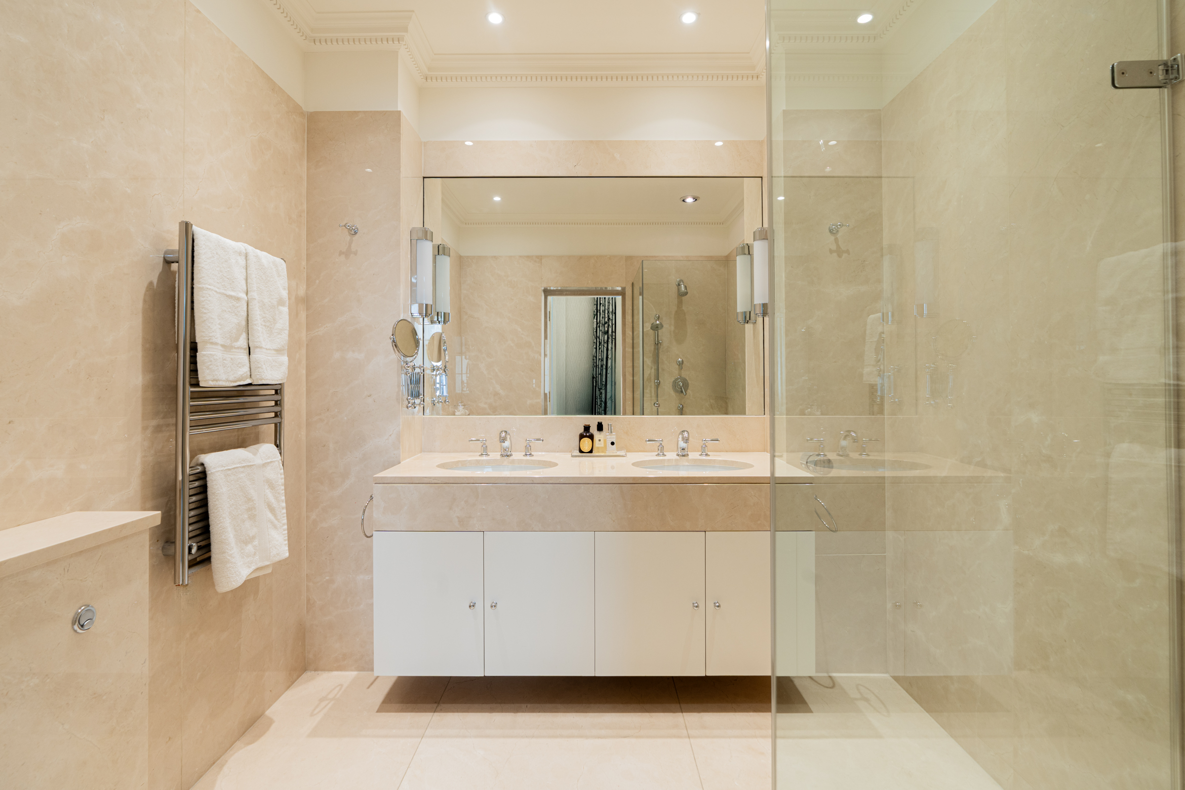  A Grand Lateral Apartment with Its Own Private Entrance in Belgravia - 物件實景