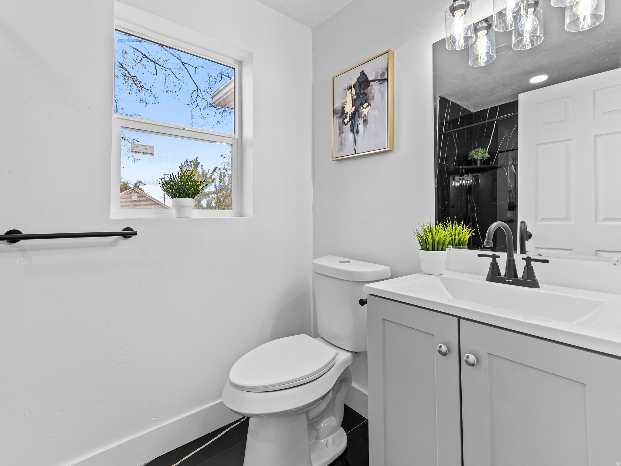 Murray, Utah, 84117, United States, 6 Bedrooms Bedrooms, ,2 BathroomsBathrooms,Residential,For Sale,1989540