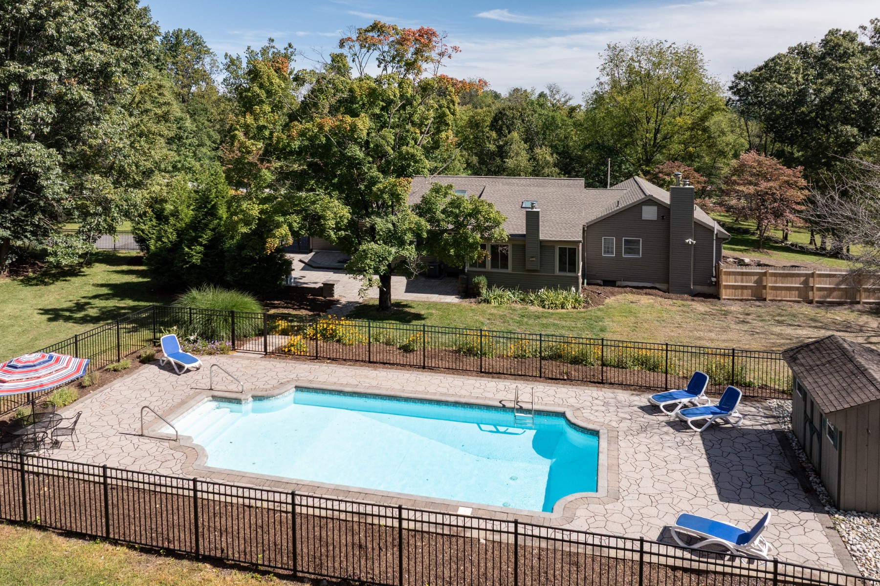  Thoughtfully Improved Ranch Home Tucked Away on 6.3 Private Acres - 物件實景