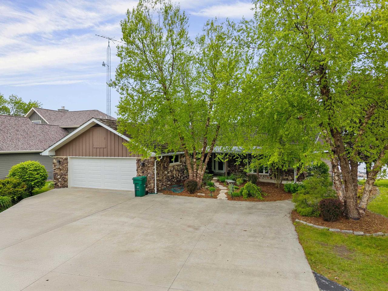 Markesan, Wisconsin, 53946, United States, 5 Bedrooms Bedrooms, ,4 BathroomsBathrooms,Residential,For Sale,2023665