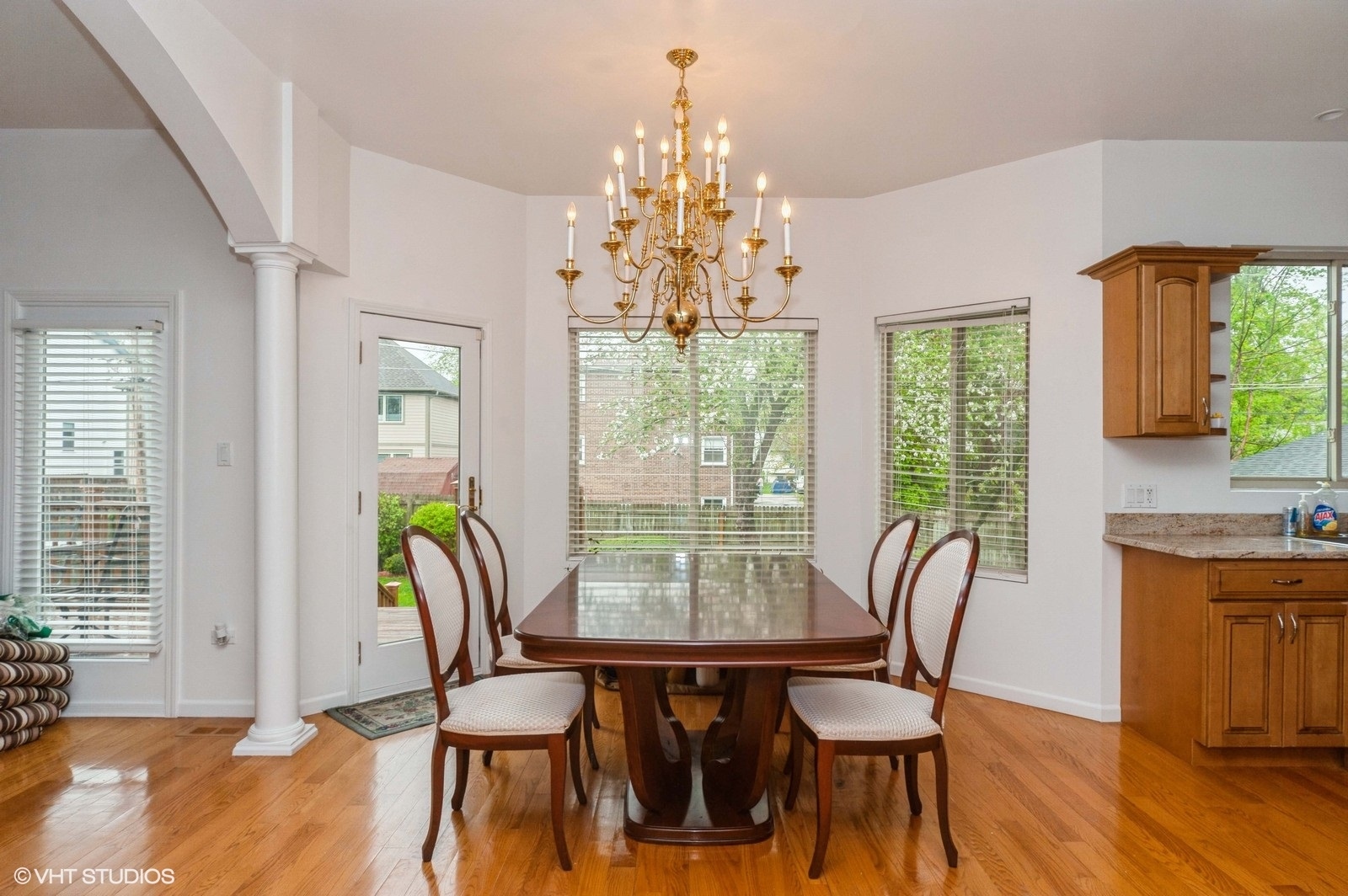 Lincolnshire, Illinois, 60069, United States, 4 Bedrooms Bedrooms, ,4 BathroomsBathrooms,Residential,For Sale,1877536