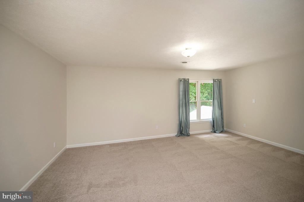 Stafford, Virginia, 22554, United States, 5 Bedrooms Bedrooms, ,4 BathroomsBathrooms,Residential,For Sale,1938309