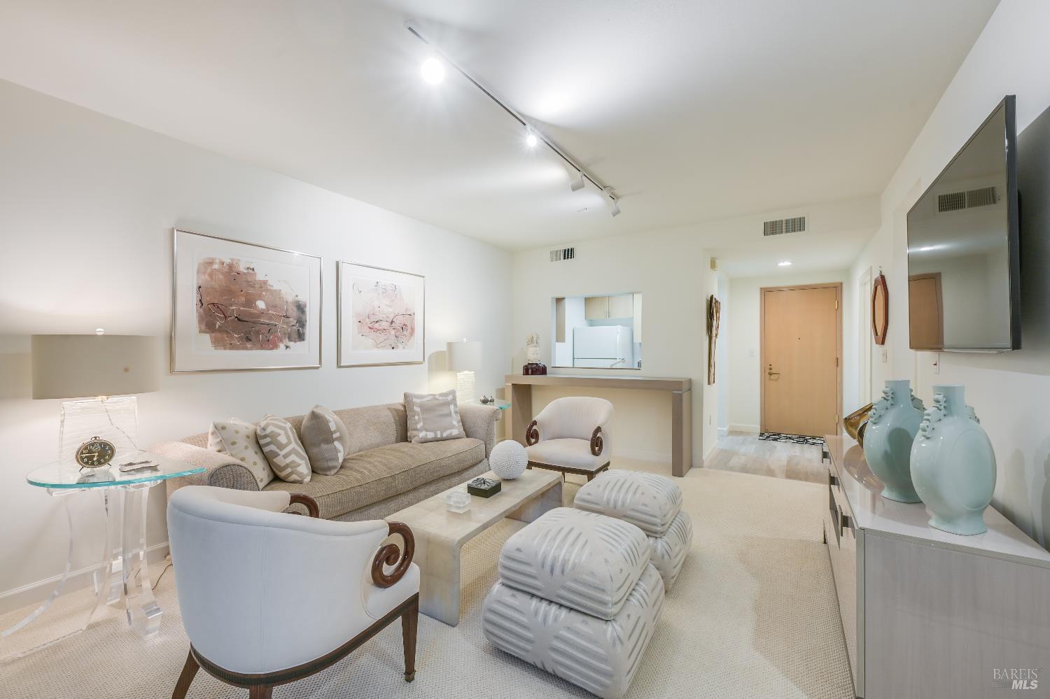 San Rafael, California, 94903, United States, 1 Bedroom Bedrooms, ,2 BathroomsBathrooms,Residential,For Sale,2003098