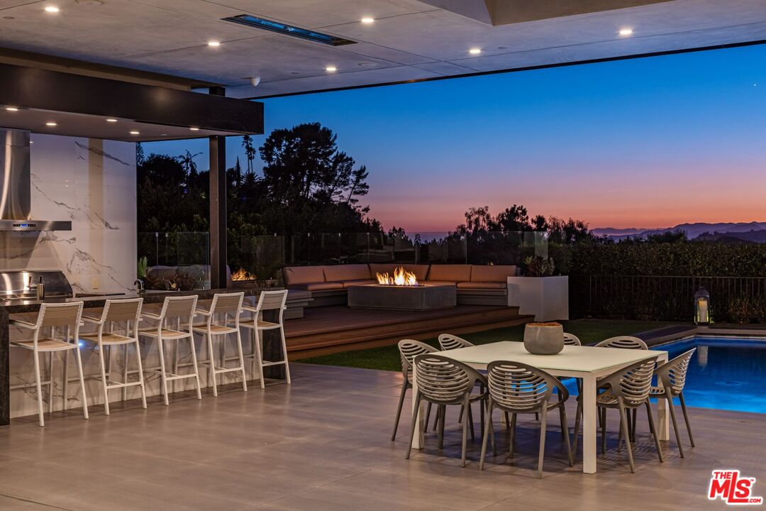 Beverly Hills, California, 90210, United States, 5 Bedrooms Bedrooms, ,9 BathroomsBathrooms,Residential,For Sale,1906570