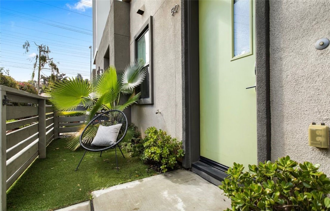 Los Angeles, California, 90065, United States, 3 Bedrooms Bedrooms, ,4 BathroomsBathrooms,Residential,For Sale,2008498