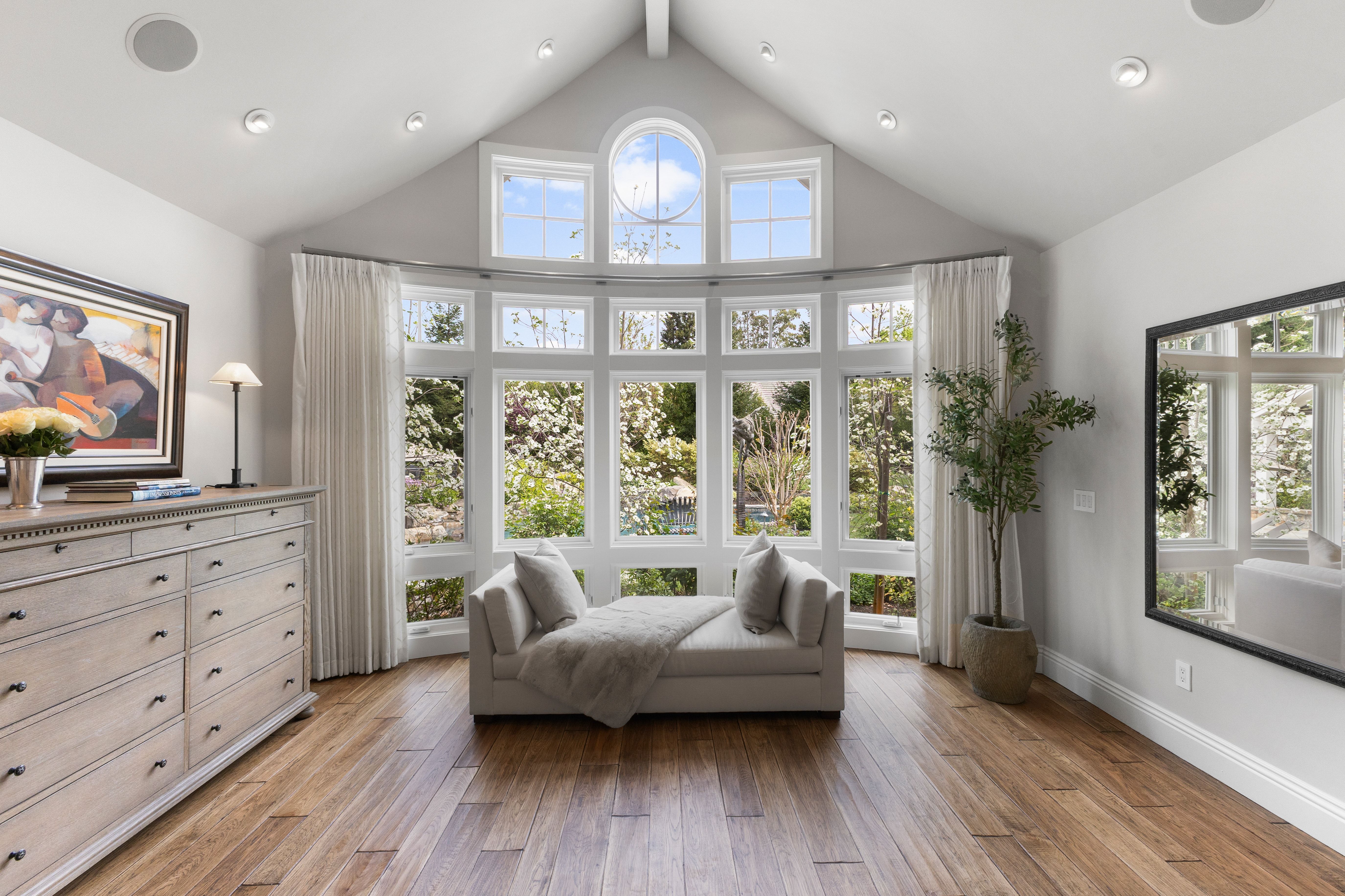  A Private One-Acre Compound Defined by Craftsmanship, Scale and Resort Living - 物件實景