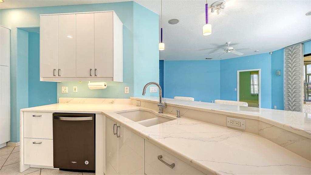 Sarasota, Florida, 34243, United States, 3 Bedrooms Bedrooms, ,2 BathroomsBathrooms,Residential,For Sale,1998856