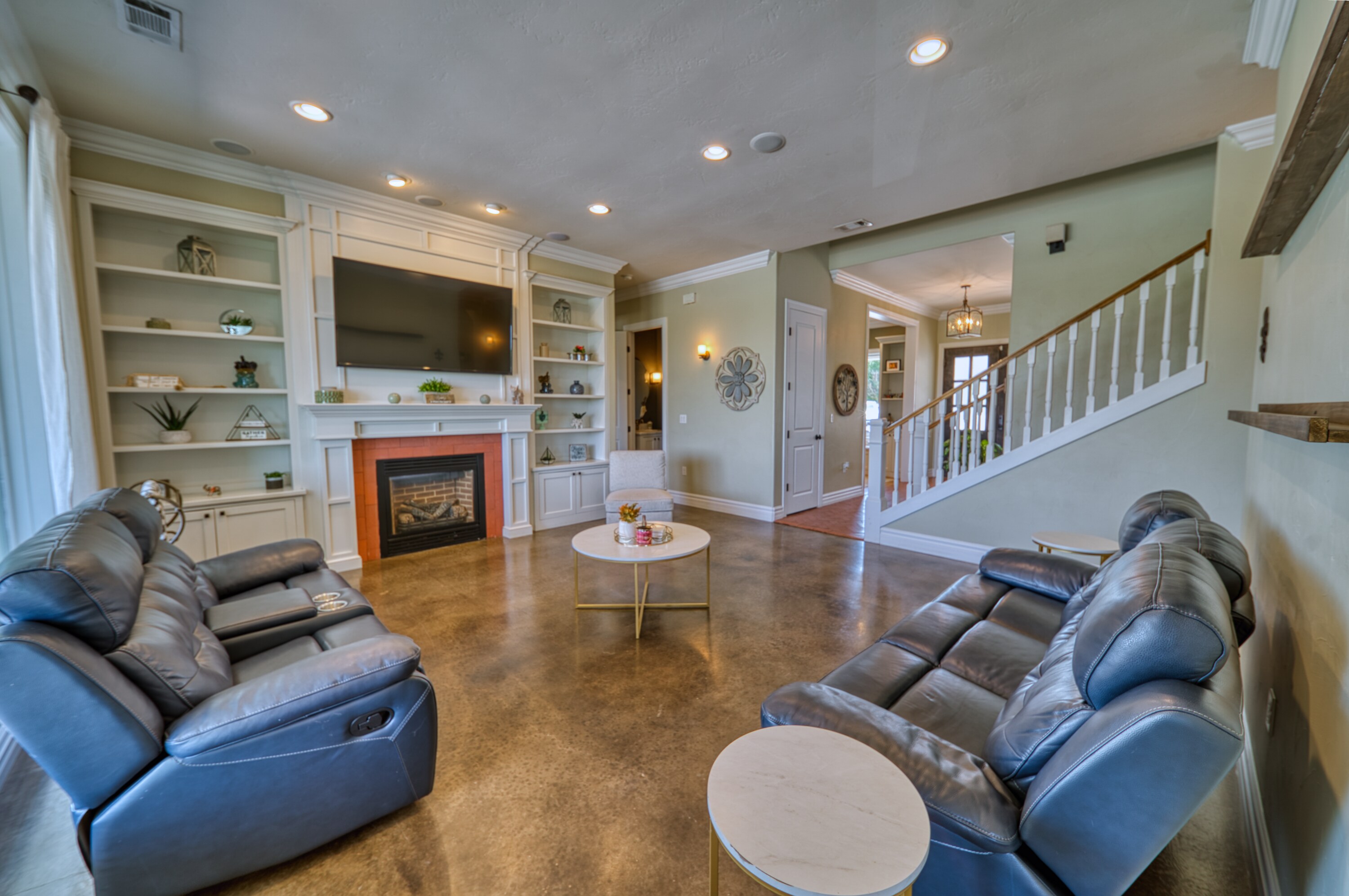 Carlsbad, New Mexico, 88220, United States, 5 Bedrooms Bedrooms, ,4 BathroomsBathrooms,Residential,For Sale,1974334