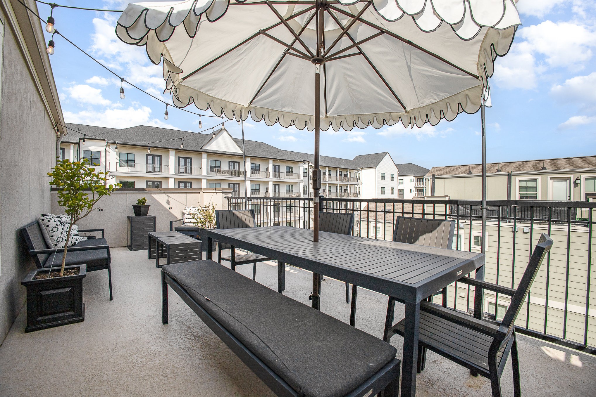 Dallas, Texas, 75212, United States, 3 Bedrooms Bedrooms, ,4 BathroomsBathrooms,Residential,For Sale,1760798