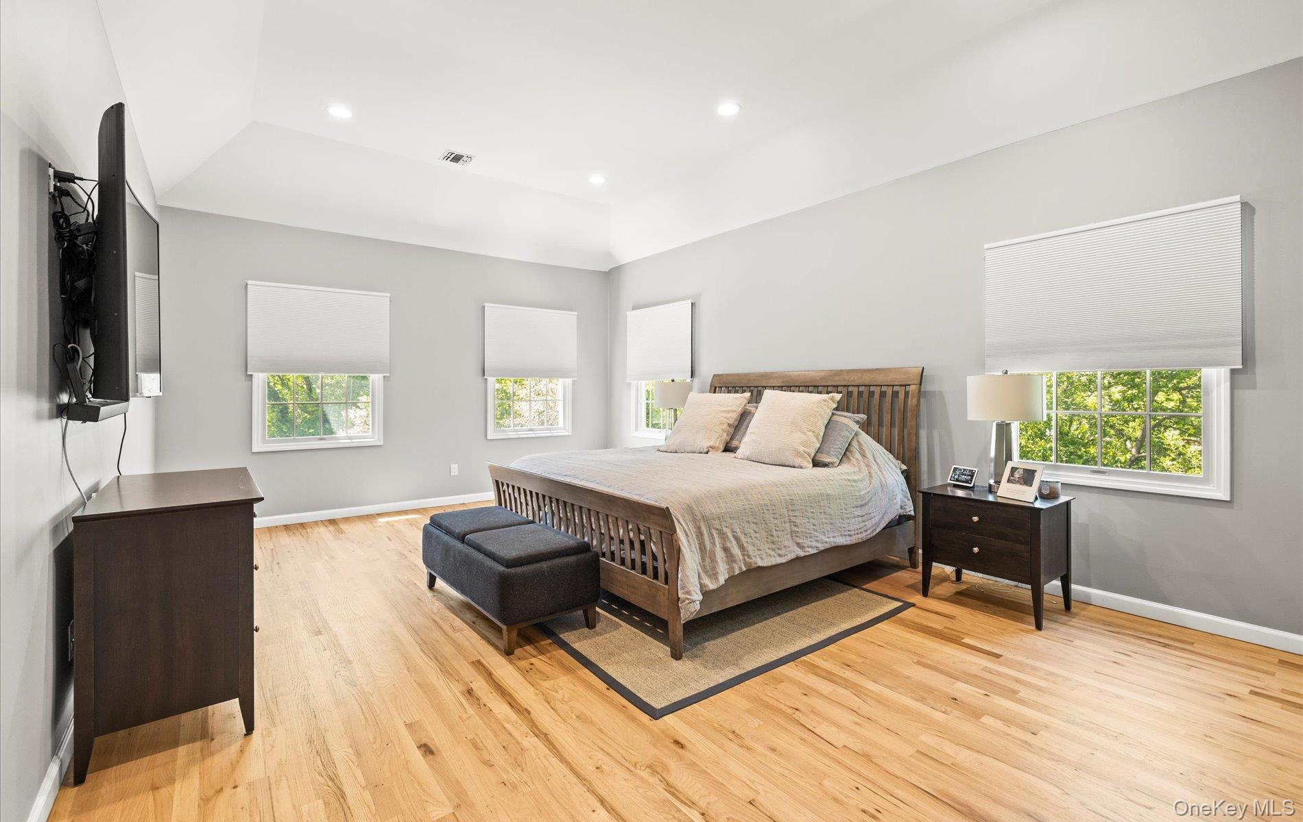 Huntington, New York, 11743, United States, 6 Bedrooms Bedrooms, ,4 BathroomsBathrooms,Residential,For Sale,1827761