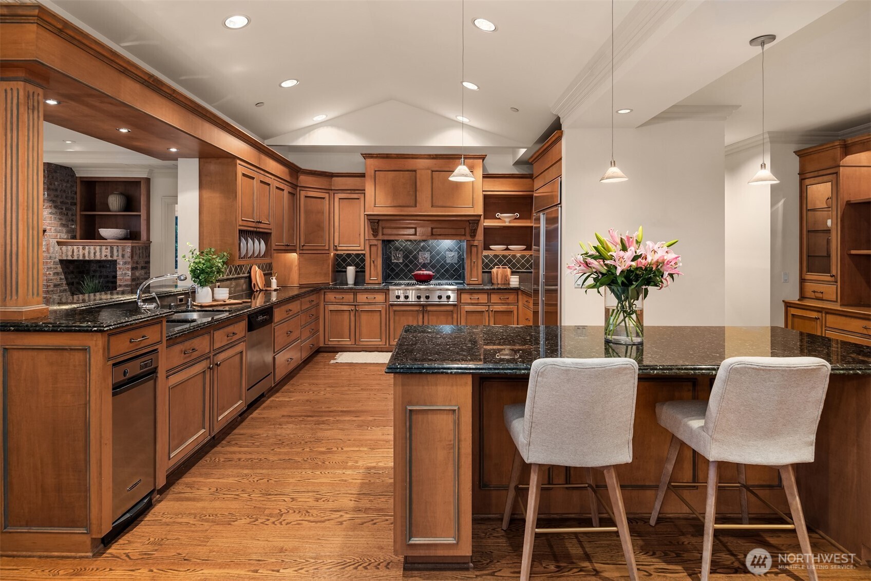 Clyde Hill, Washington, 98004, United States, 4 Bedrooms Bedrooms, ,4 BathroomsBathrooms,Residential,For Sale,1805060