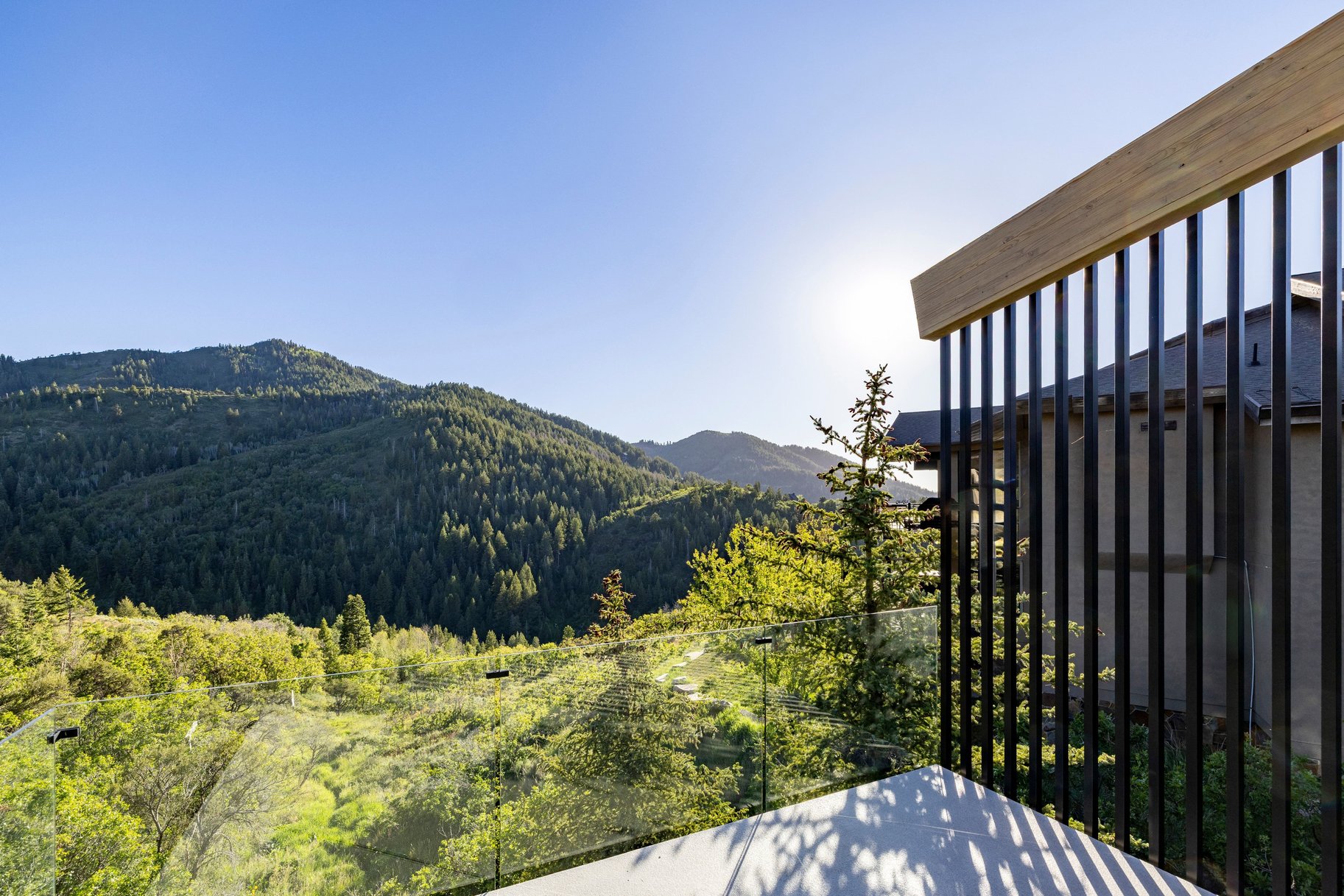  One-of-a-Kind Modern Pinebrook Residence - 物件實景