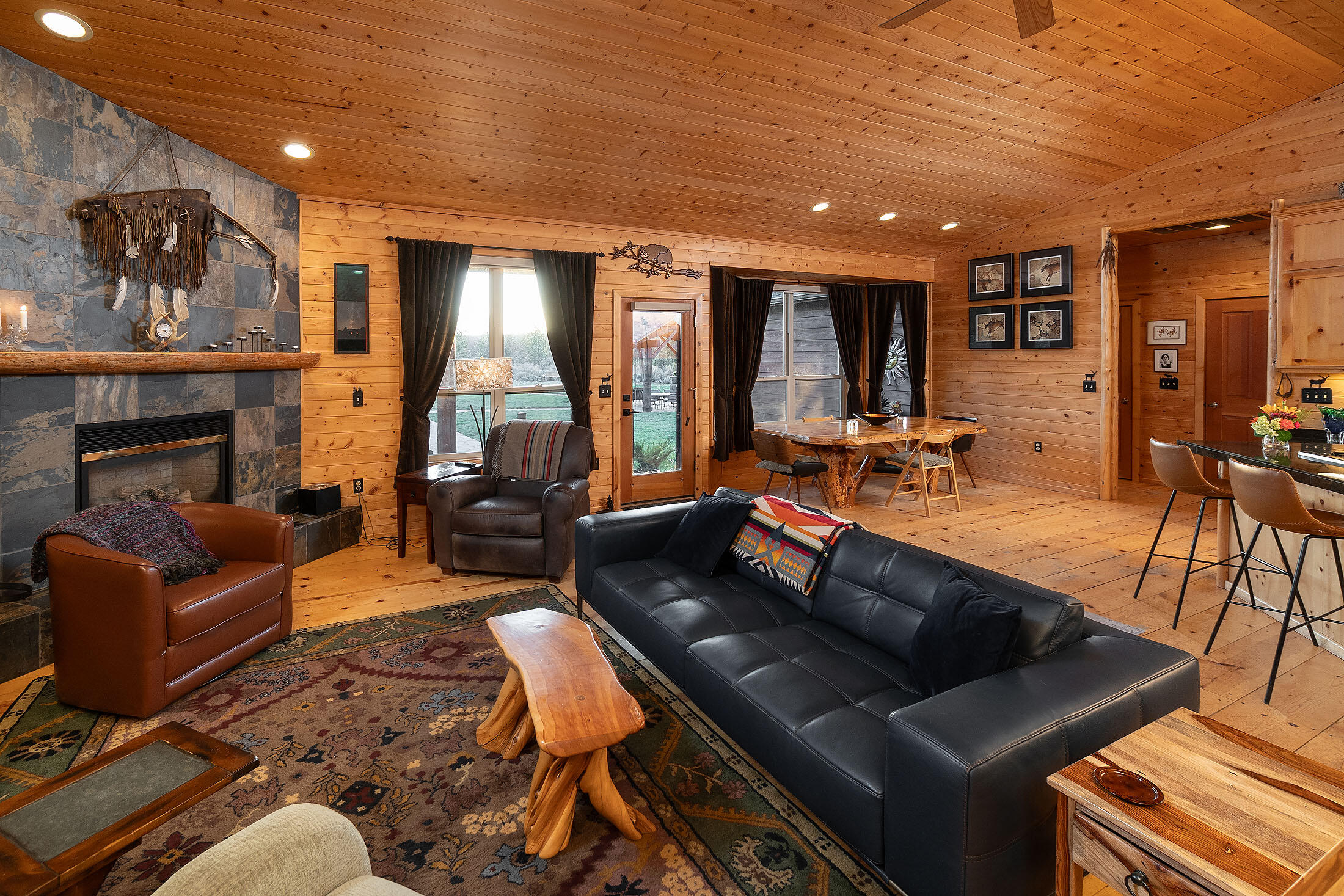 Bend, Oregon, 97703, United States, 3 Bedrooms Bedrooms, ,2 BathroomsBathrooms,Residential,For Sale,1826541