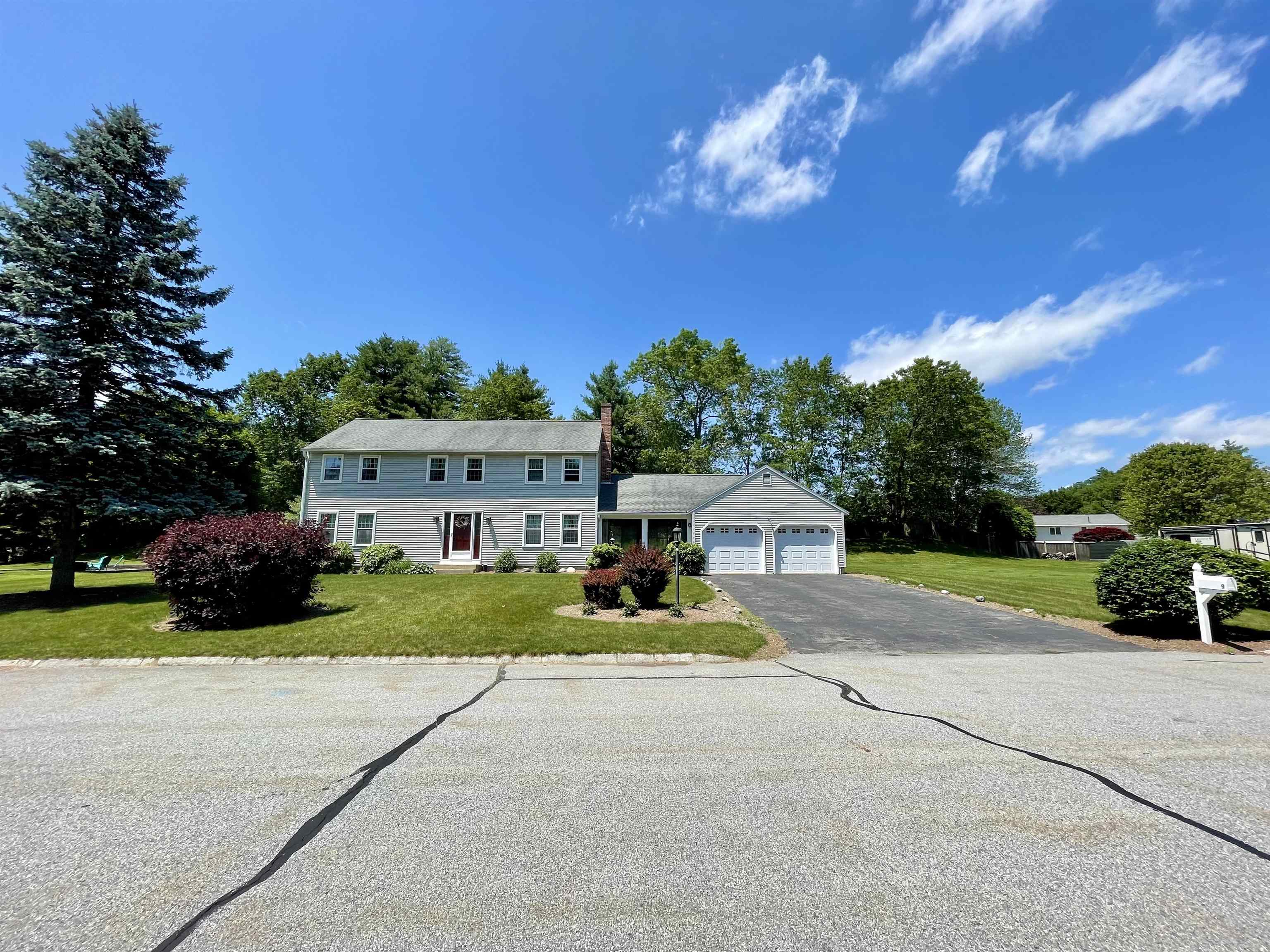 Nashua, New Hampshire, 03064, United States, 4 Bedrooms Bedrooms, ,3 BathroomsBathrooms,Residential,For Sale,1925395