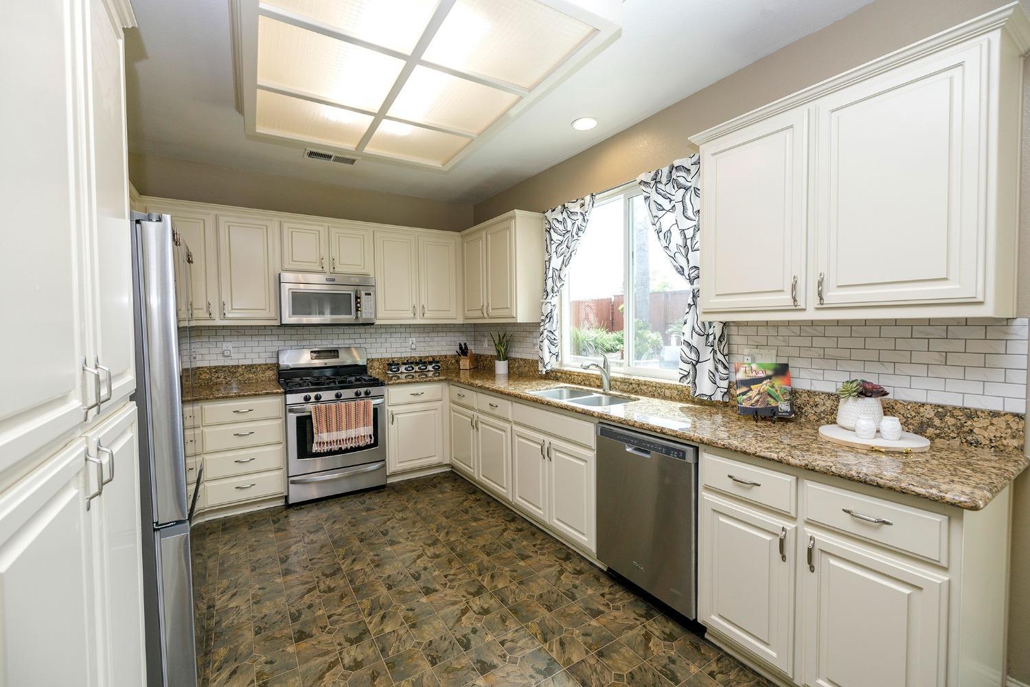 Riverbank, California, 95367, United States, 5 Bedrooms Bedrooms, ,3 BathroomsBathrooms,Residential,For Sale,1927797