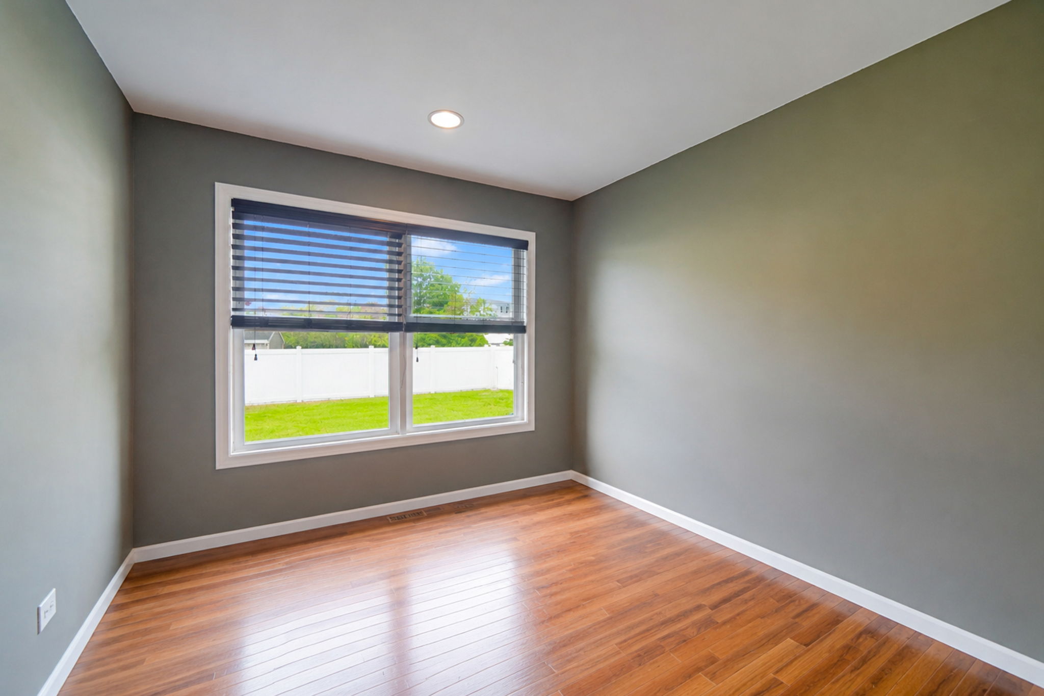 Patchogue, New York, 11772, United States, 2 Bedrooms Bedrooms, ,2 BathroomsBathrooms,Residential,For Sale,2049279