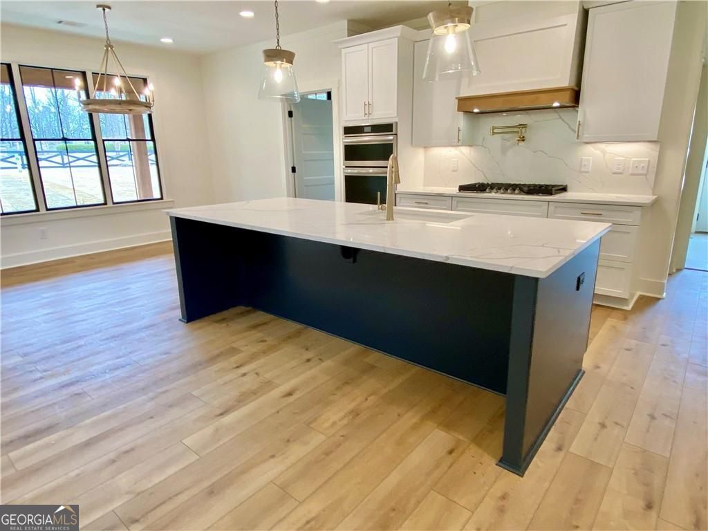 Gainesville, Georgia, 30506, United States, 5 Bedrooms Bedrooms, ,6 BathroomsBathrooms,Residential,For Sale,1908175