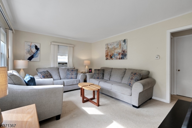 Boonton Twp., New Jersey, 07005, United States, 4 Bedrooms Bedrooms, ,1 BathroomBathrooms,Residential,For Sale,1989252