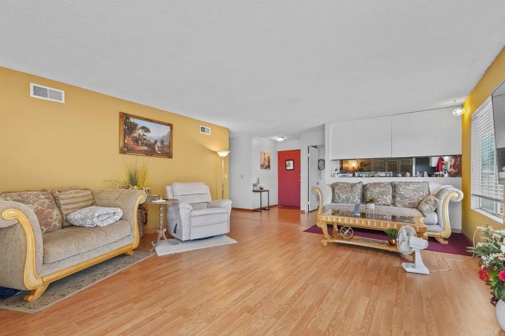 San Diego, California, 92139, United States, 3 Bedrooms Bedrooms, ,2 BathroomsBathrooms,Residential,For Sale,1933345
