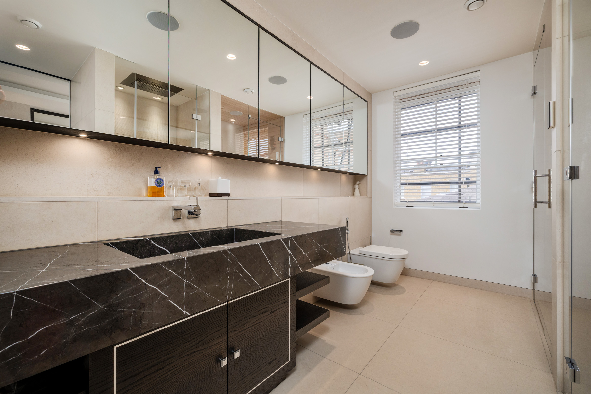  A Five-Bedroom Townhouse with Private Parking in Pimlico - 物件實景