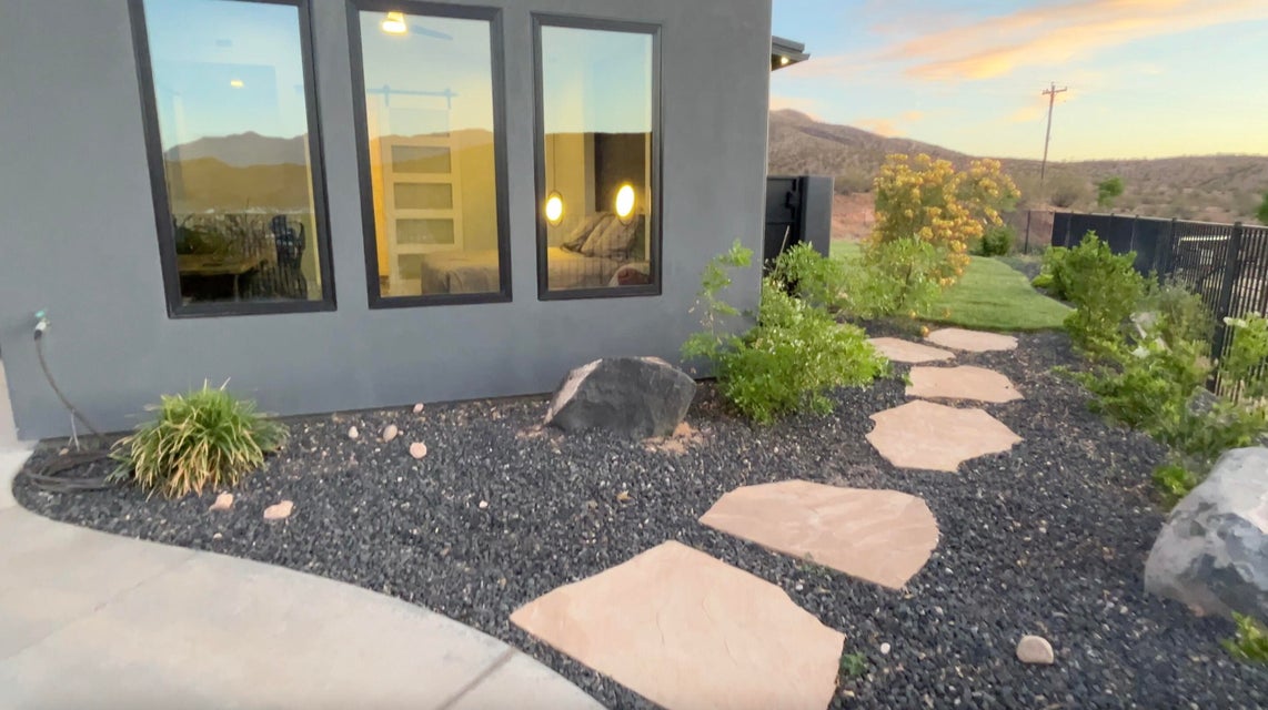 Washington, Utah, 84780, United States, 4 Bedrooms Bedrooms, ,4 BathroomsBathrooms,Residential,For Sale,1998221