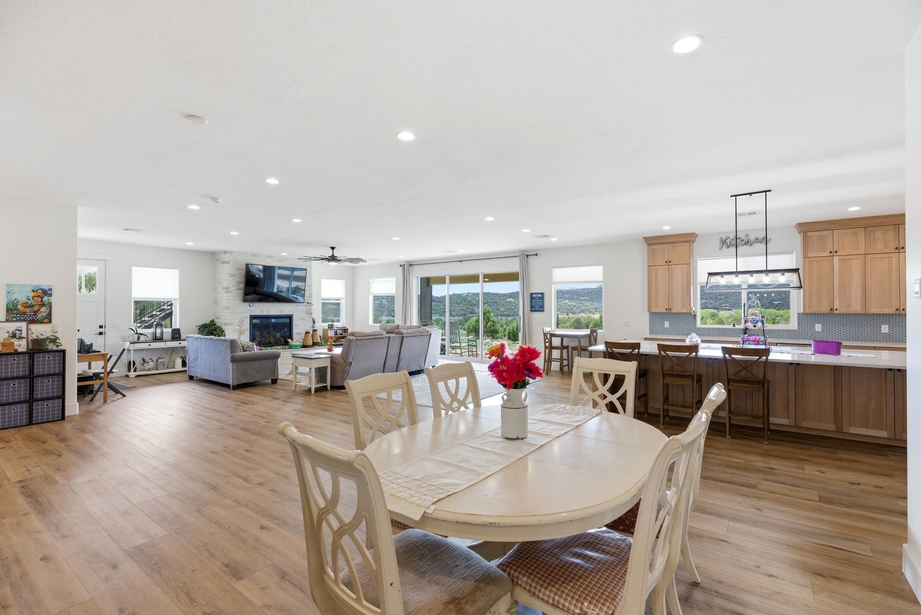  5 Acres • Two Homes In One • Horse Property With Flexible Living Options - 物件實景