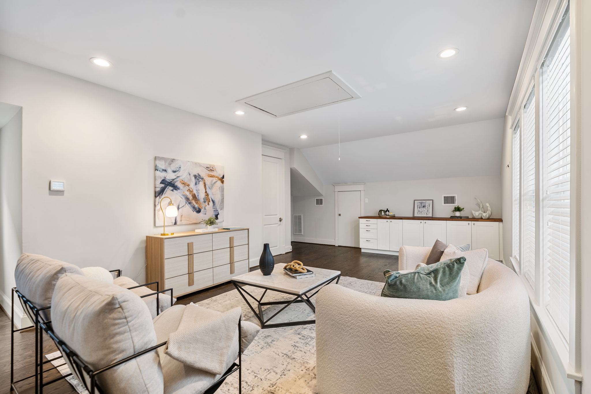  403 Columbia Street - 物件實景