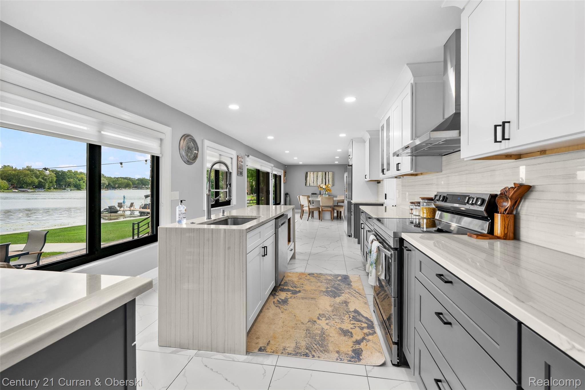 Waterford Charter Township, Michigan, 48329, United States, 3 Bedrooms Bedrooms, ,3 BathroomsBathrooms,Residential,For Sale,1943909