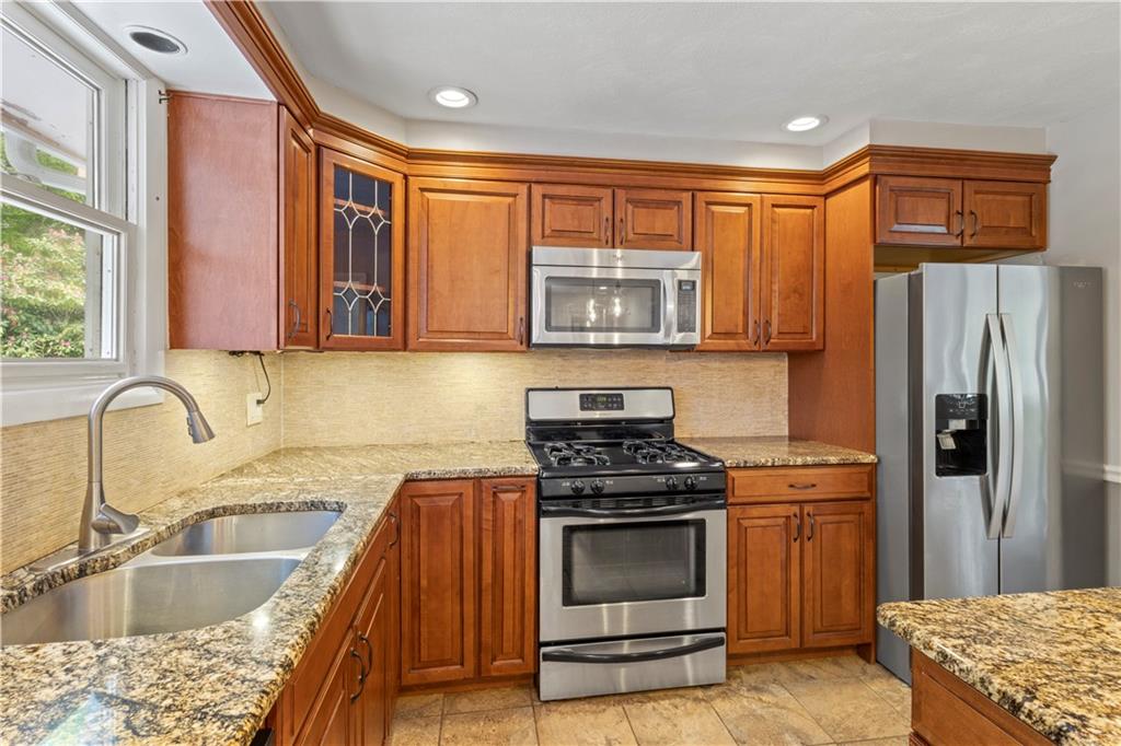 North Smithfield, Rhode Island, 02896, United States, 3 Bedrooms Bedrooms, ,3 BathroomsBathrooms,Residential,For Sale,1870589