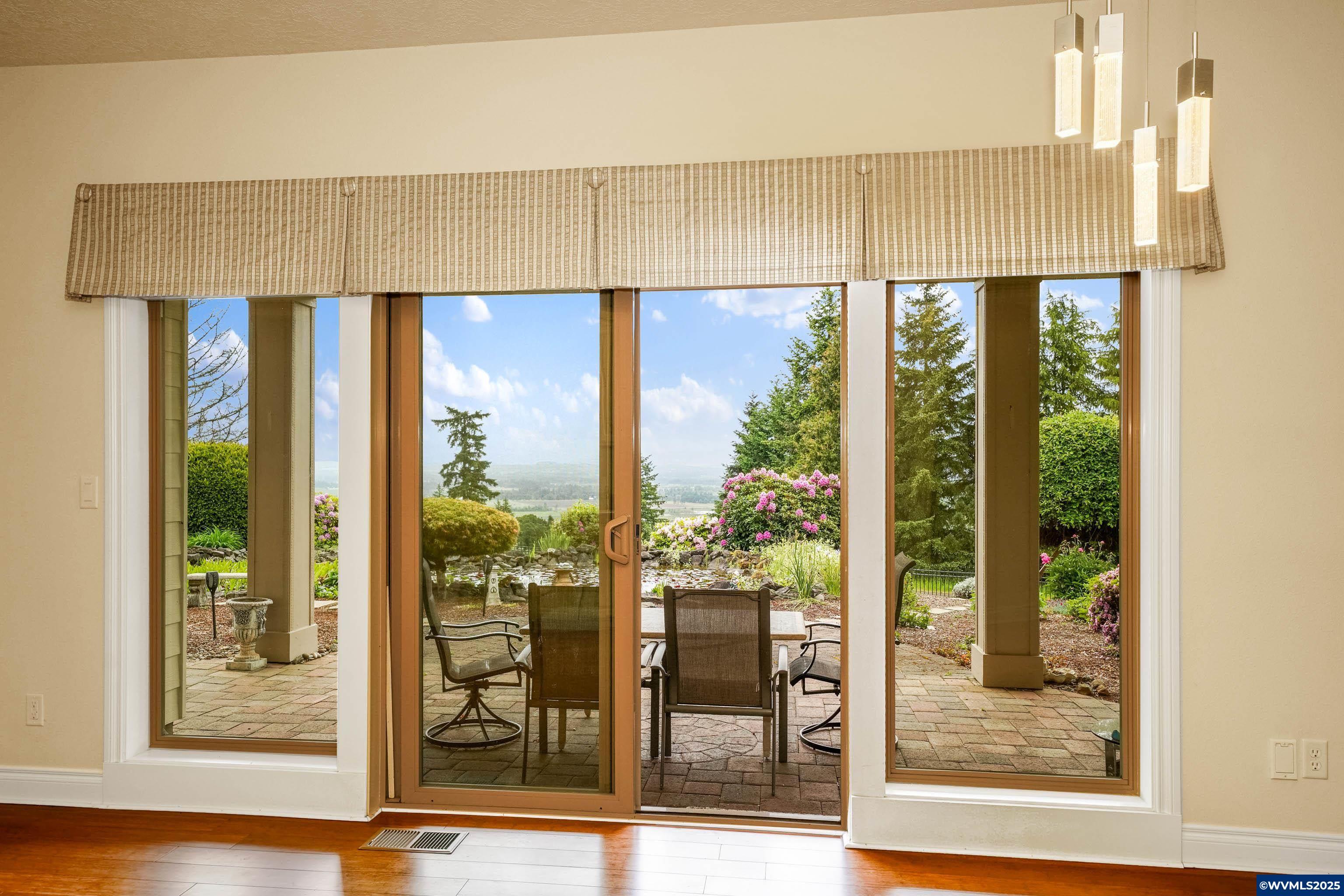 Turner, Oregon, 97392, United States, 4 Bedrooms Bedrooms, ,3 BathroomsBathrooms,Residential,For Sale,1827852