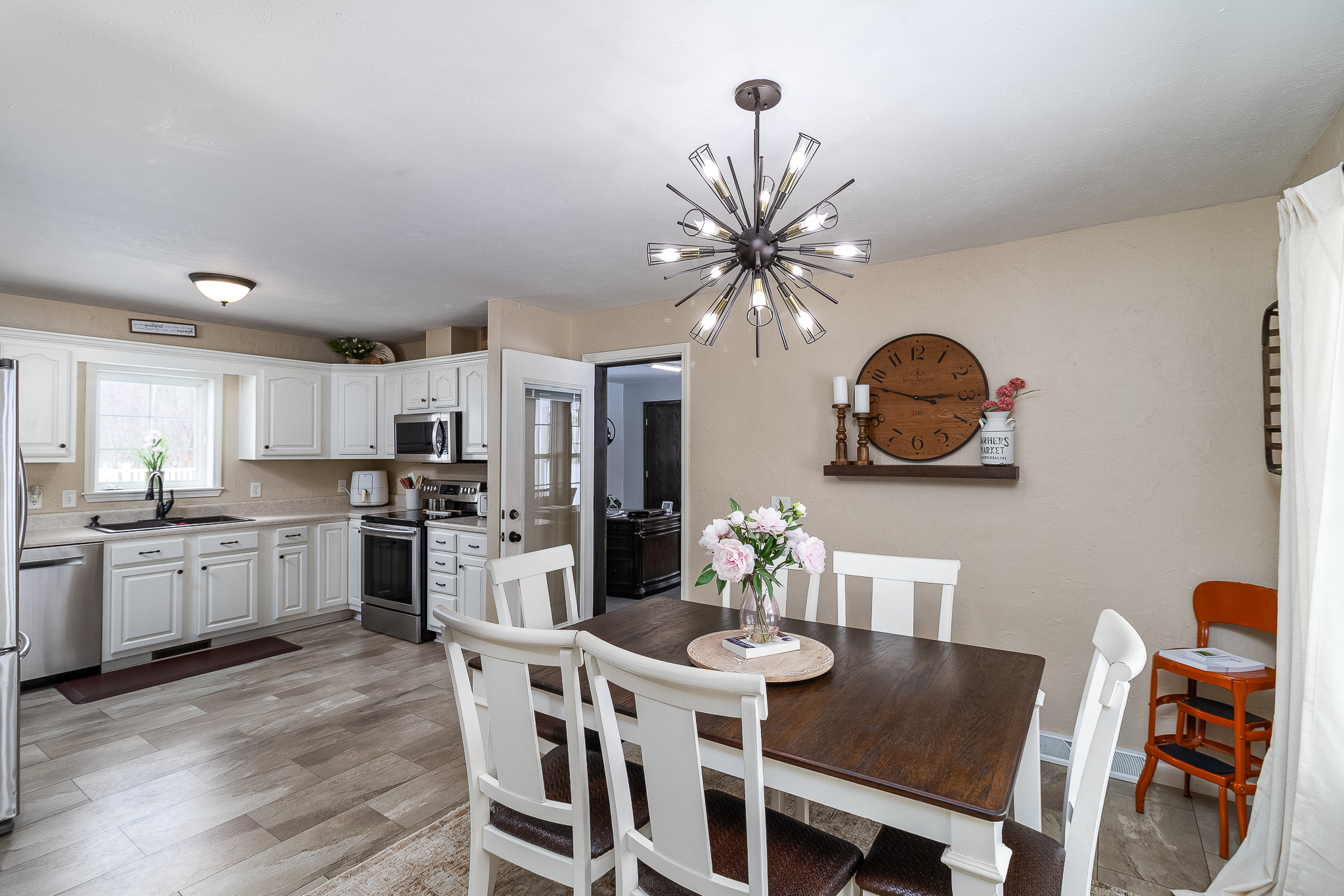 Brownstown, Illinois, 62418, United States, 4 Bedrooms Bedrooms, ,2 BathroomsBathrooms,Residential,For Sale,2015719