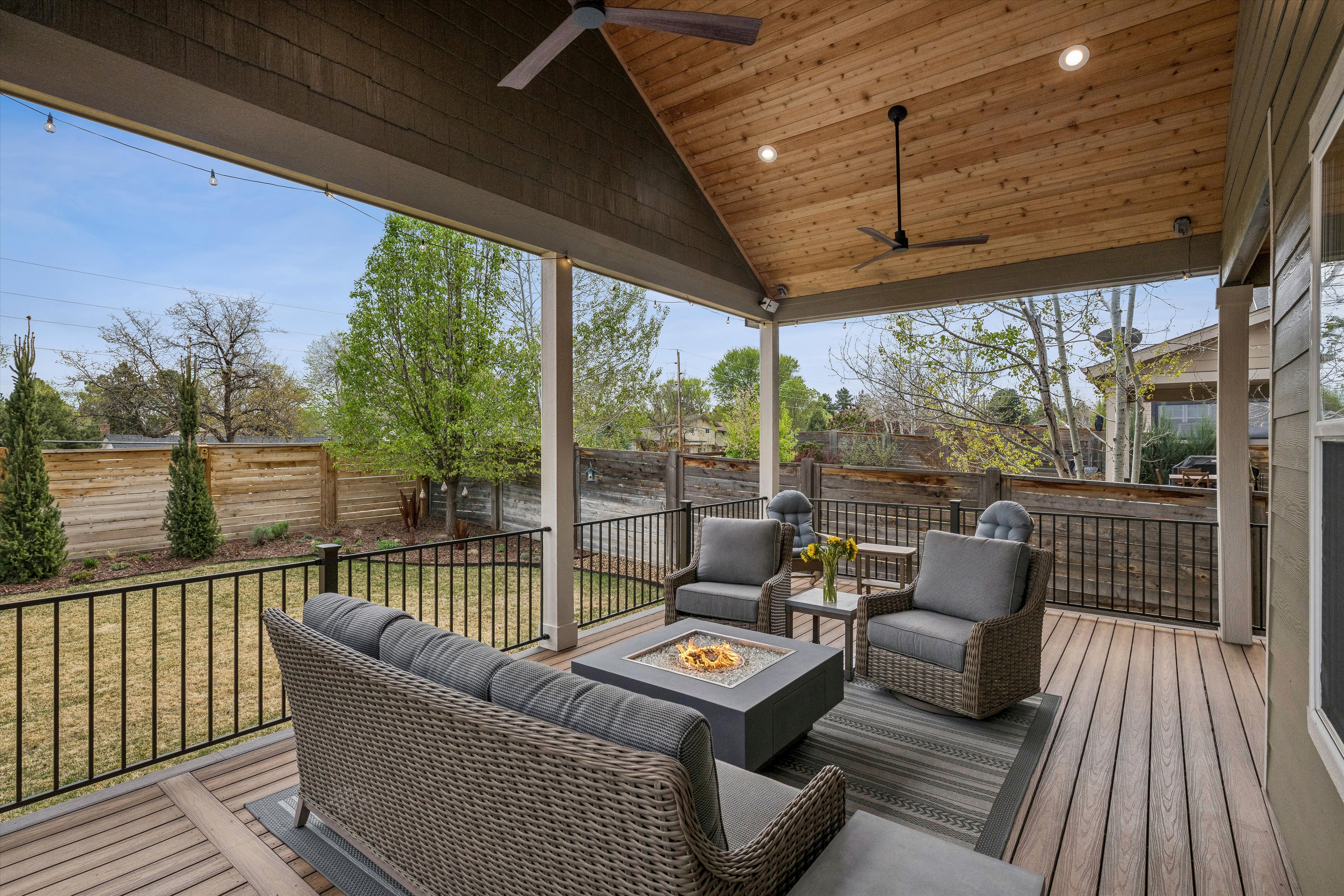  Thoughtfully  Updated and Move-In Ready - 物件實景