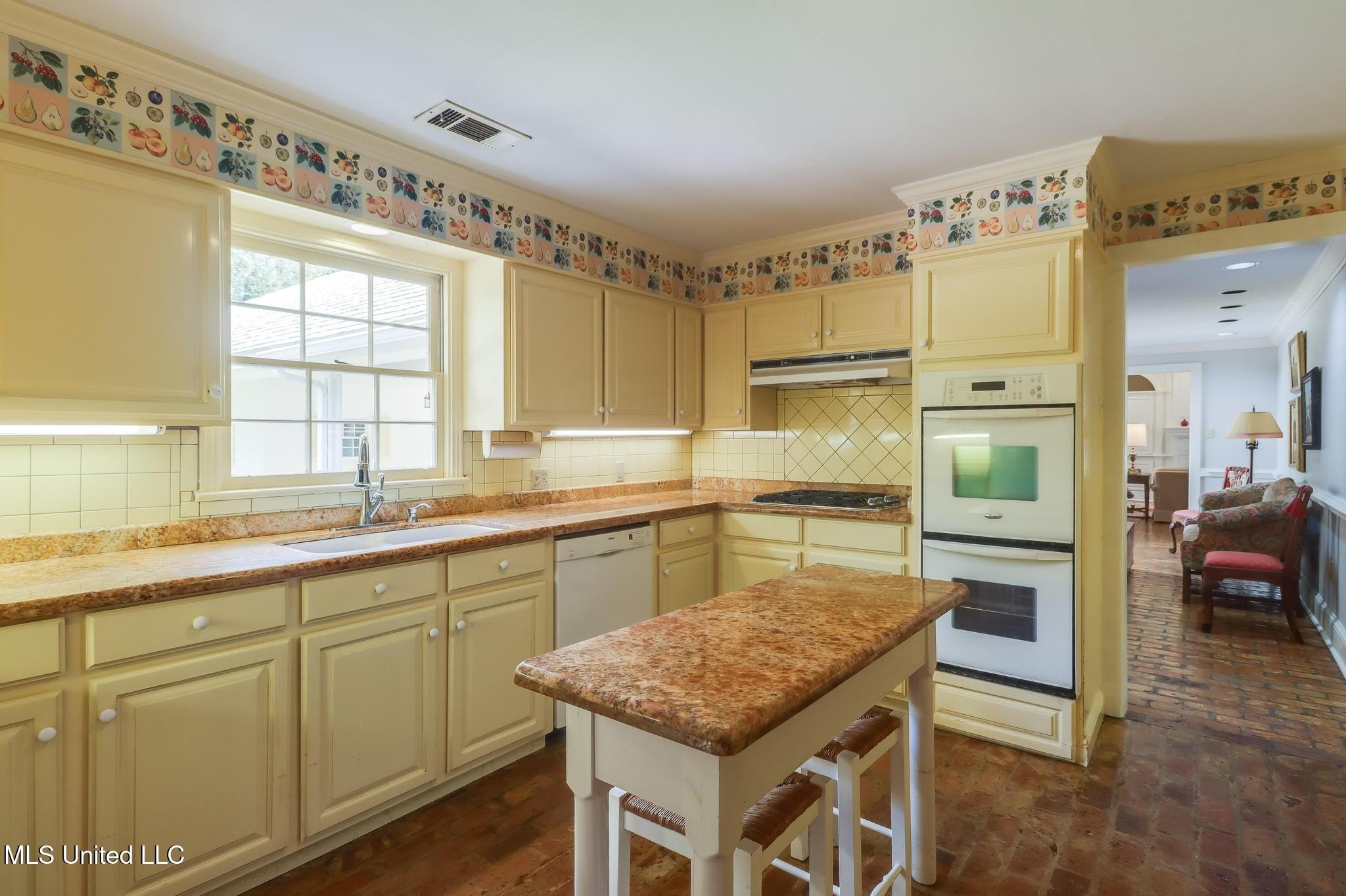 Gulfport, Mississippi, 39507, United States, 4 Bedrooms Bedrooms, ,4 BathroomsBathrooms,Residential,For Sale,1977287