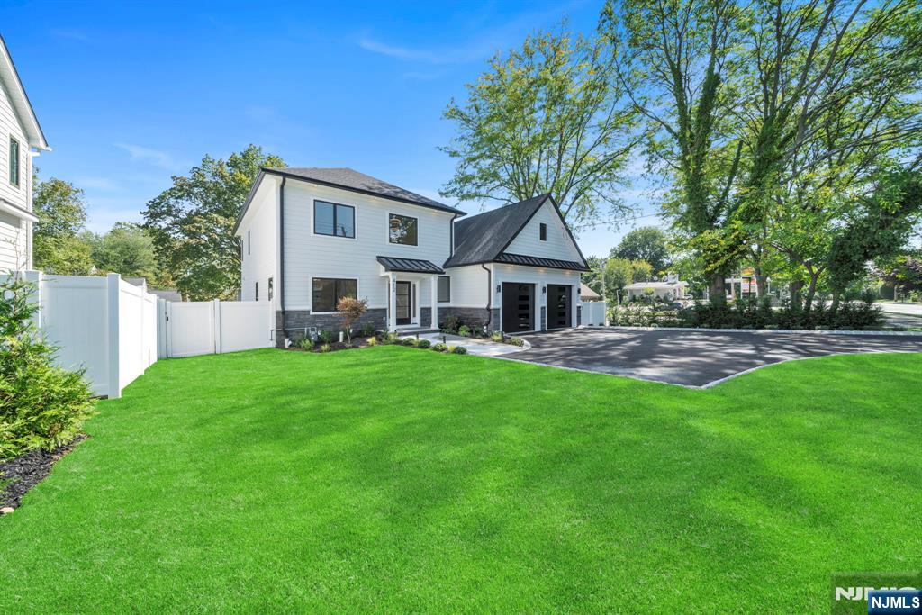 Northvale, New Jersey, 07647, United States, 6 Bedrooms Bedrooms, ,6 BathroomsBathrooms,Residential,For Sale,2003296