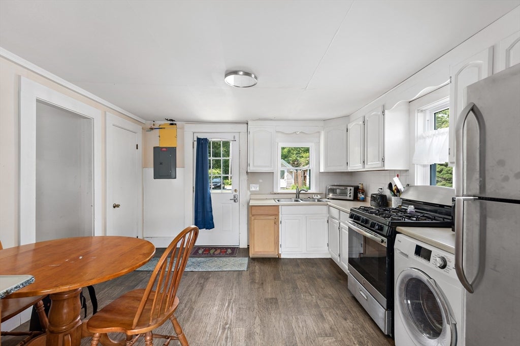 Marion, Massachusetts, 02738, United States, 4 Bedrooms Bedrooms, ,2 BathroomsBathrooms,Residential,For Sale,1851346