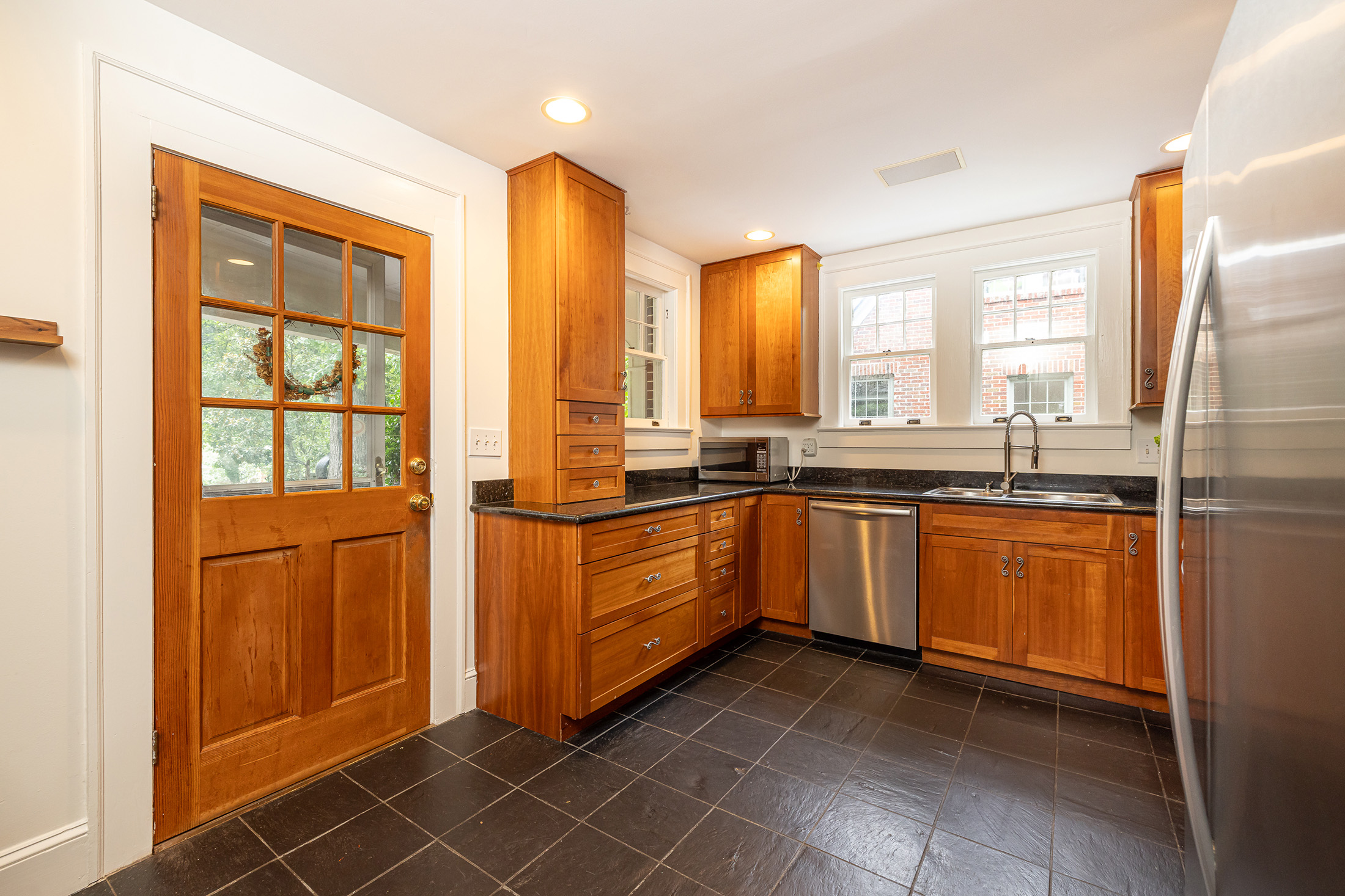  Distinctive Morningside Home with Separate Guest Residence - 物件實景