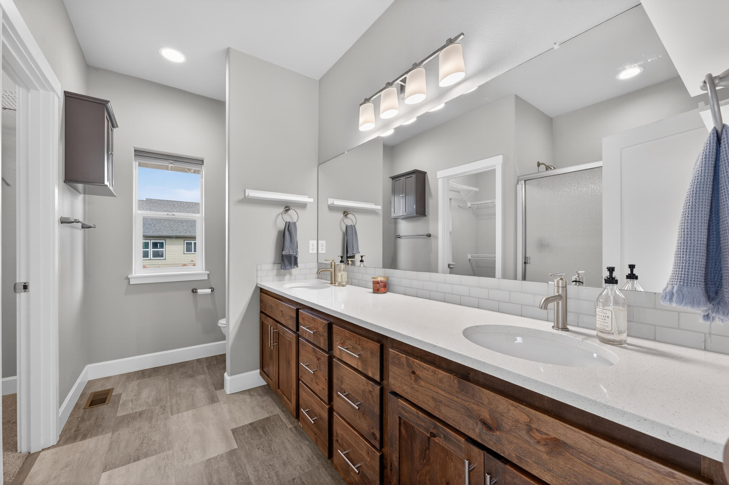 Redmond, Oregon, 97756, United States, 3 Bedrooms Bedrooms, ,2 BathroomsBathrooms,Residential,For Sale,2007791