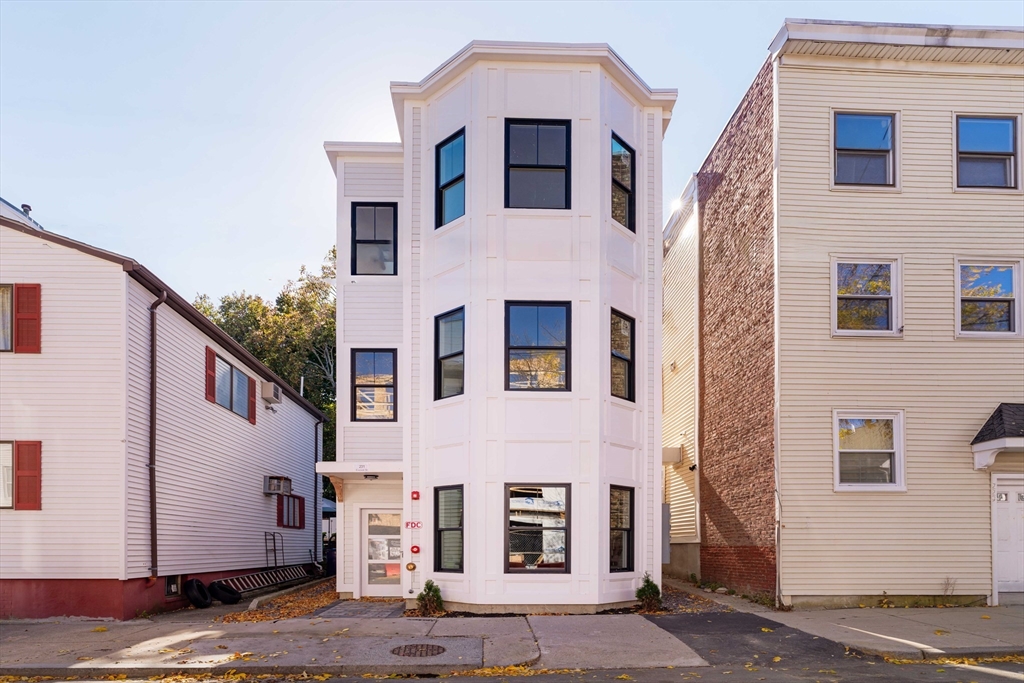 Boston, Massachusetts, 02128, United States, 2 Bedrooms Bedrooms, ,2 BathroomsBathrooms,Residential,For Sale,1940693